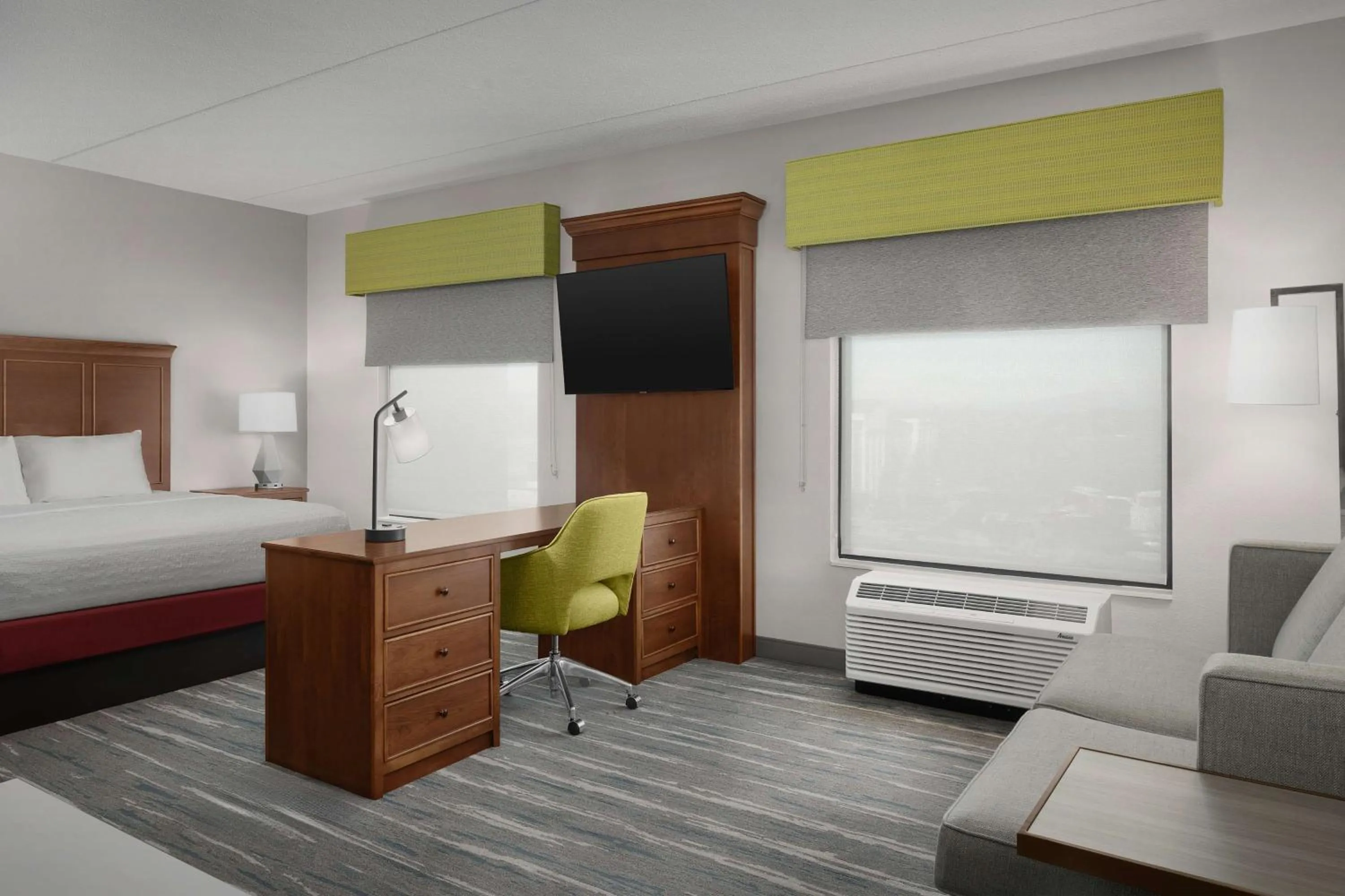 Bedroom, Bed in Hampton Inn and Suites Lynchburg