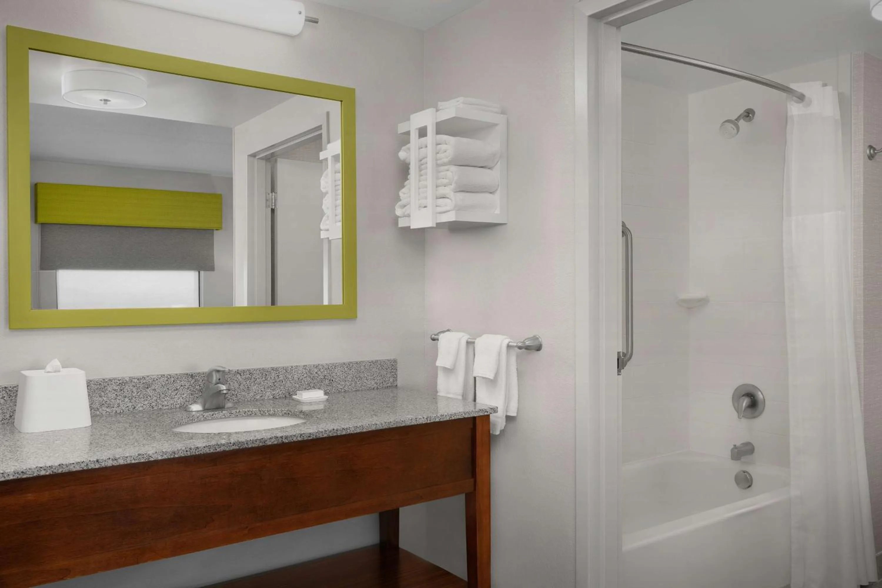 Bathroom in Hampton Inn and Suites Lynchburg