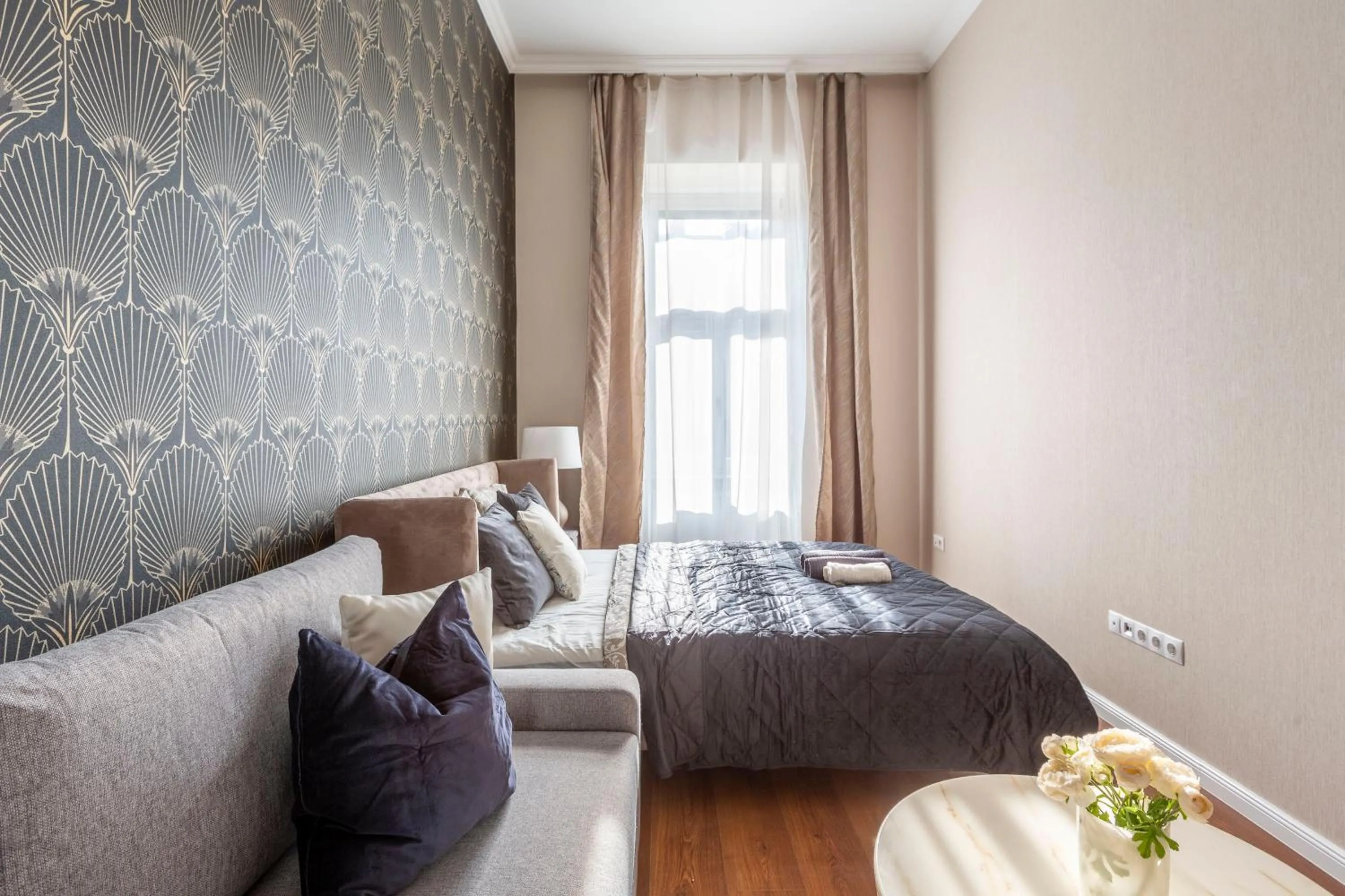 Glorious Central Apartment next to the New York Café
