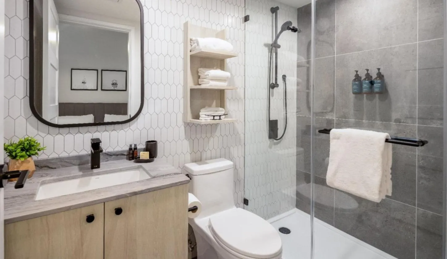 Bathroom in Steveston Waterfront Hotel