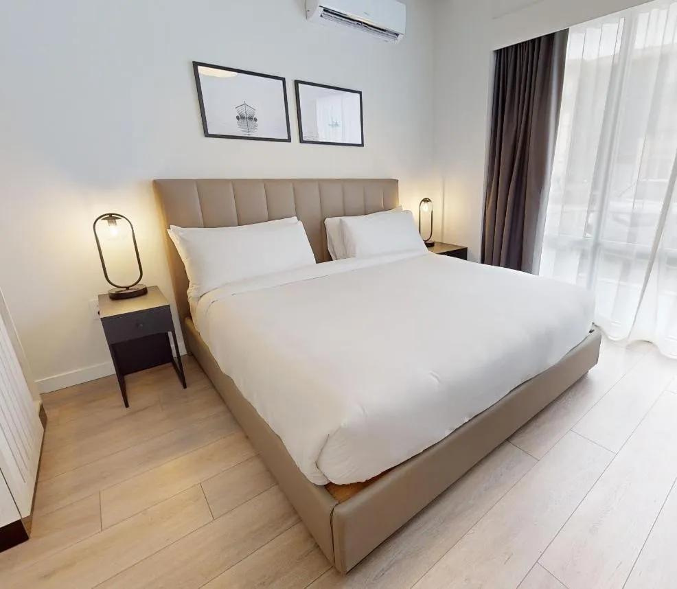 Bed in Steveston Waterfront Hotel