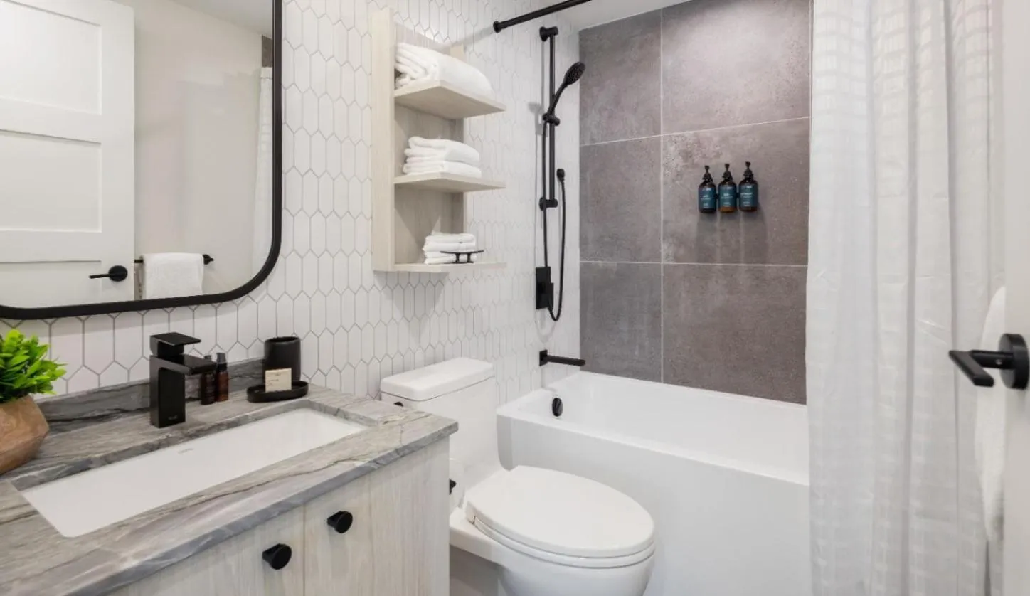 Bathroom in Steveston Waterfront Hotel