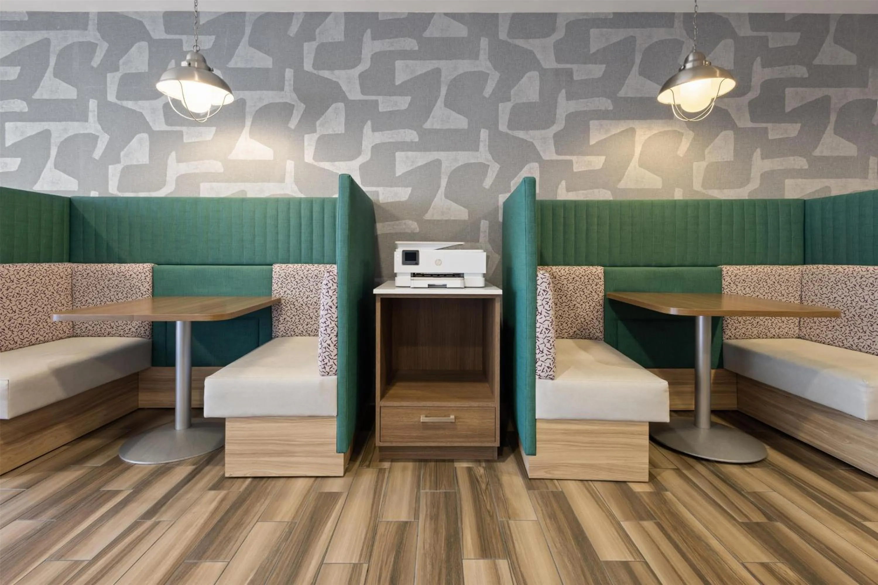 Business facilities, Bed in Home2 Suites Dover