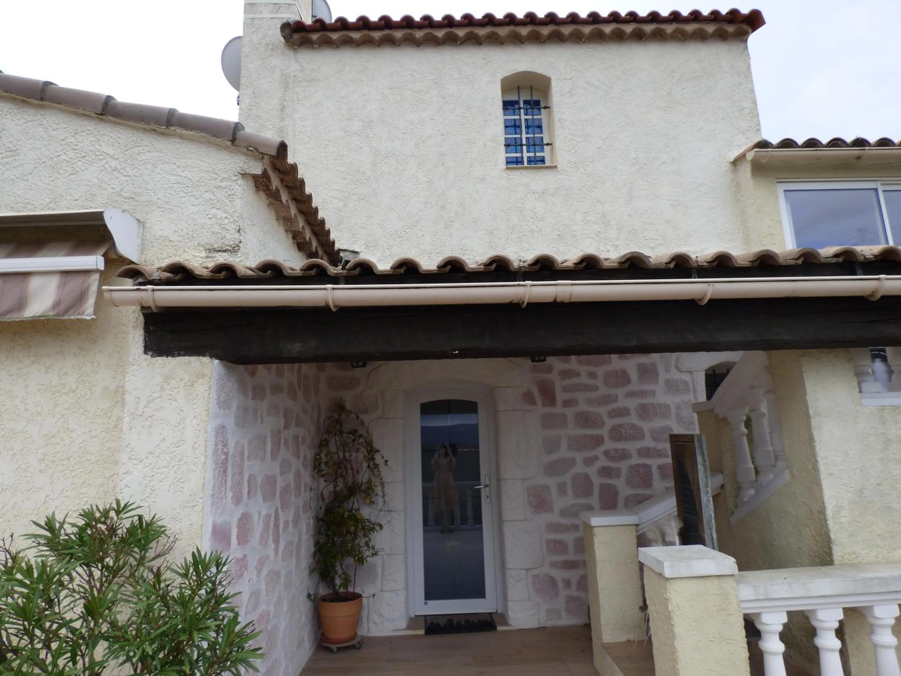 Property building in Chambre d'Hôtes avec kitchenette Vue Mer et montagnes L'Estérel Panoramique