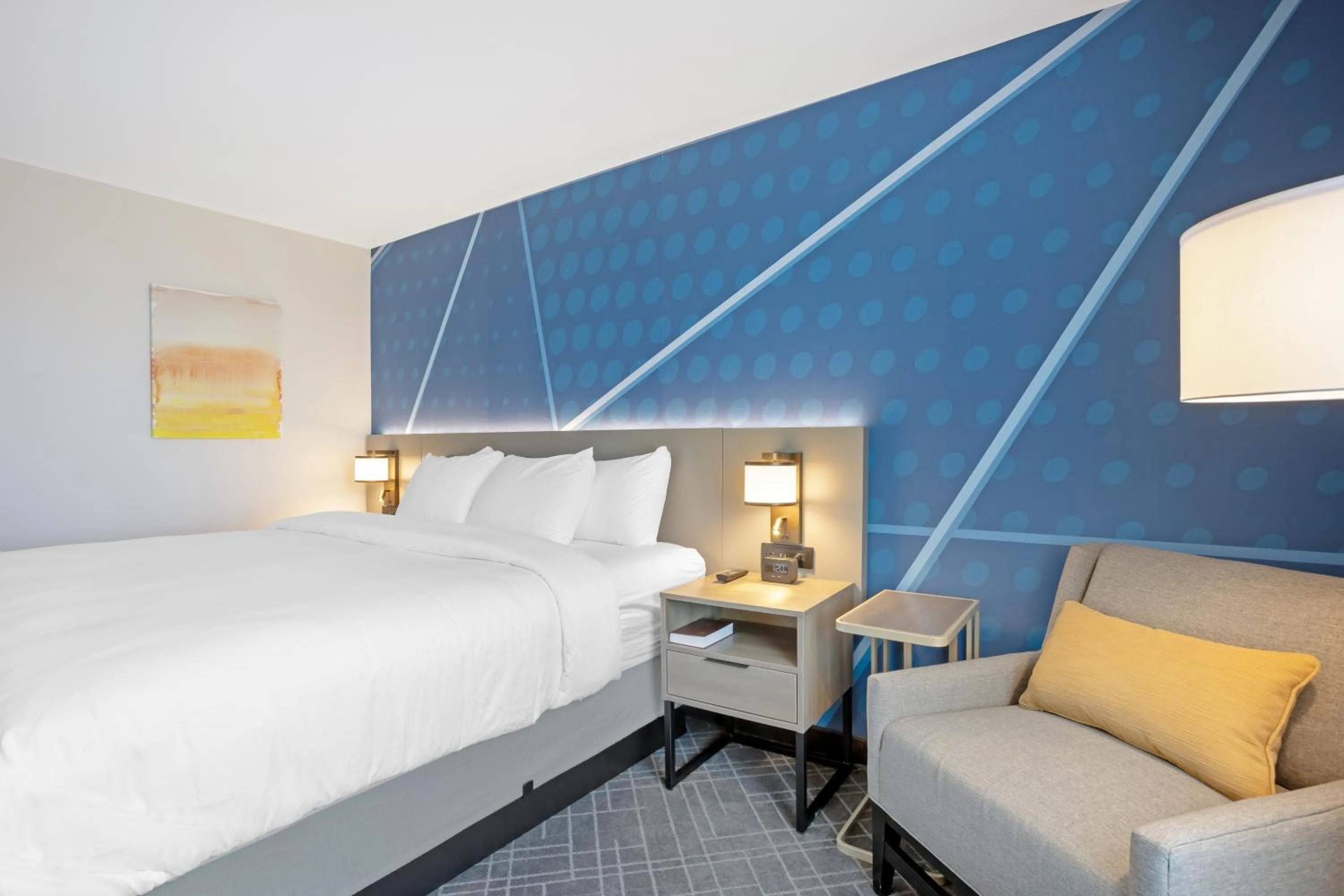 Bed in Comfort Inn & Suites Mountain Grove US-60