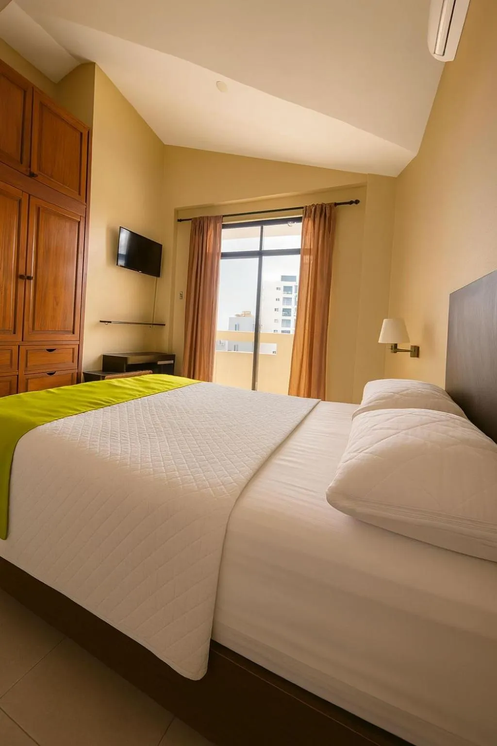 Photo of the whole room, Bed in HOTEL MANTA BEACH MADRIGAL