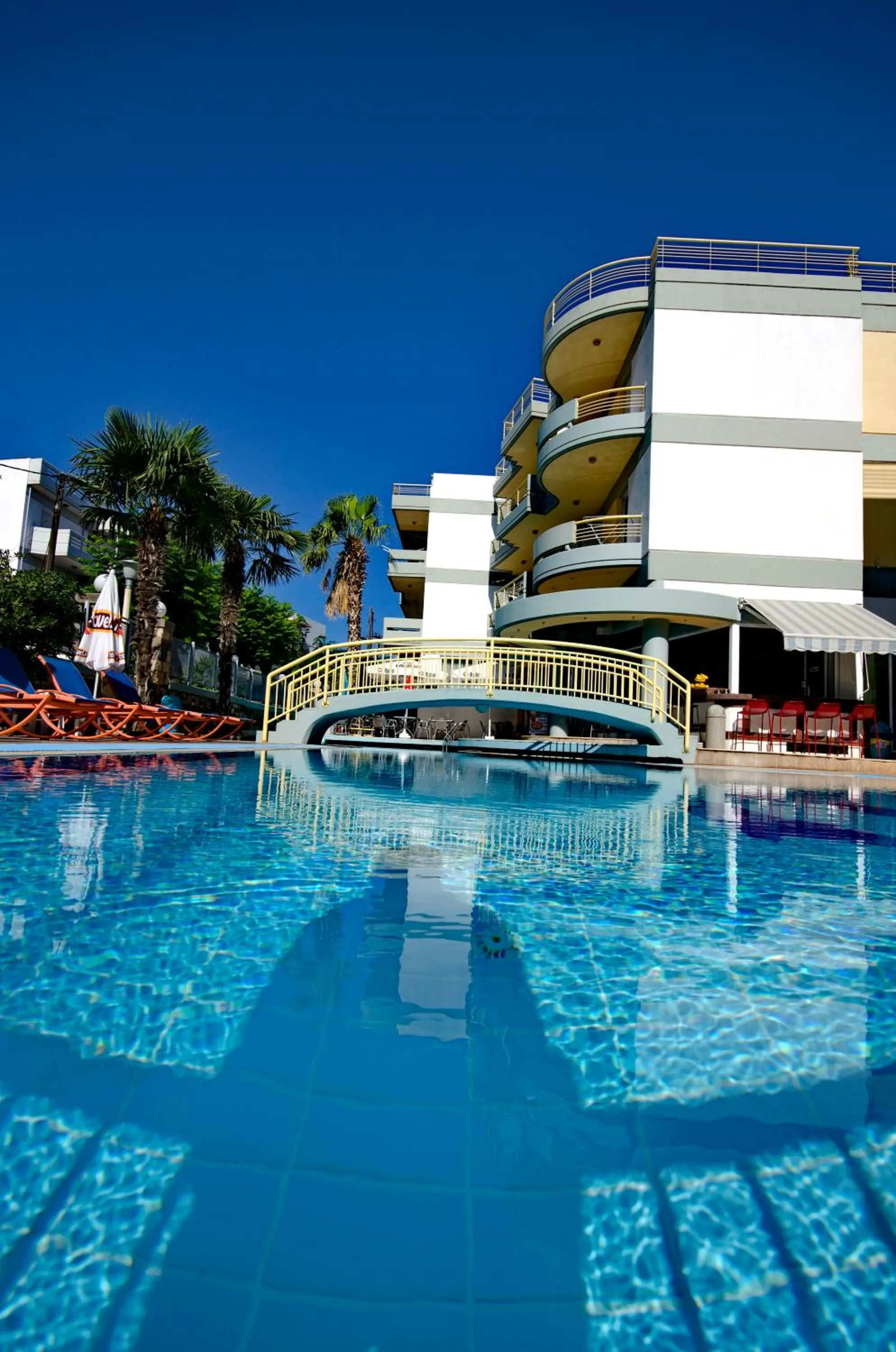 Swimming pool in Angela