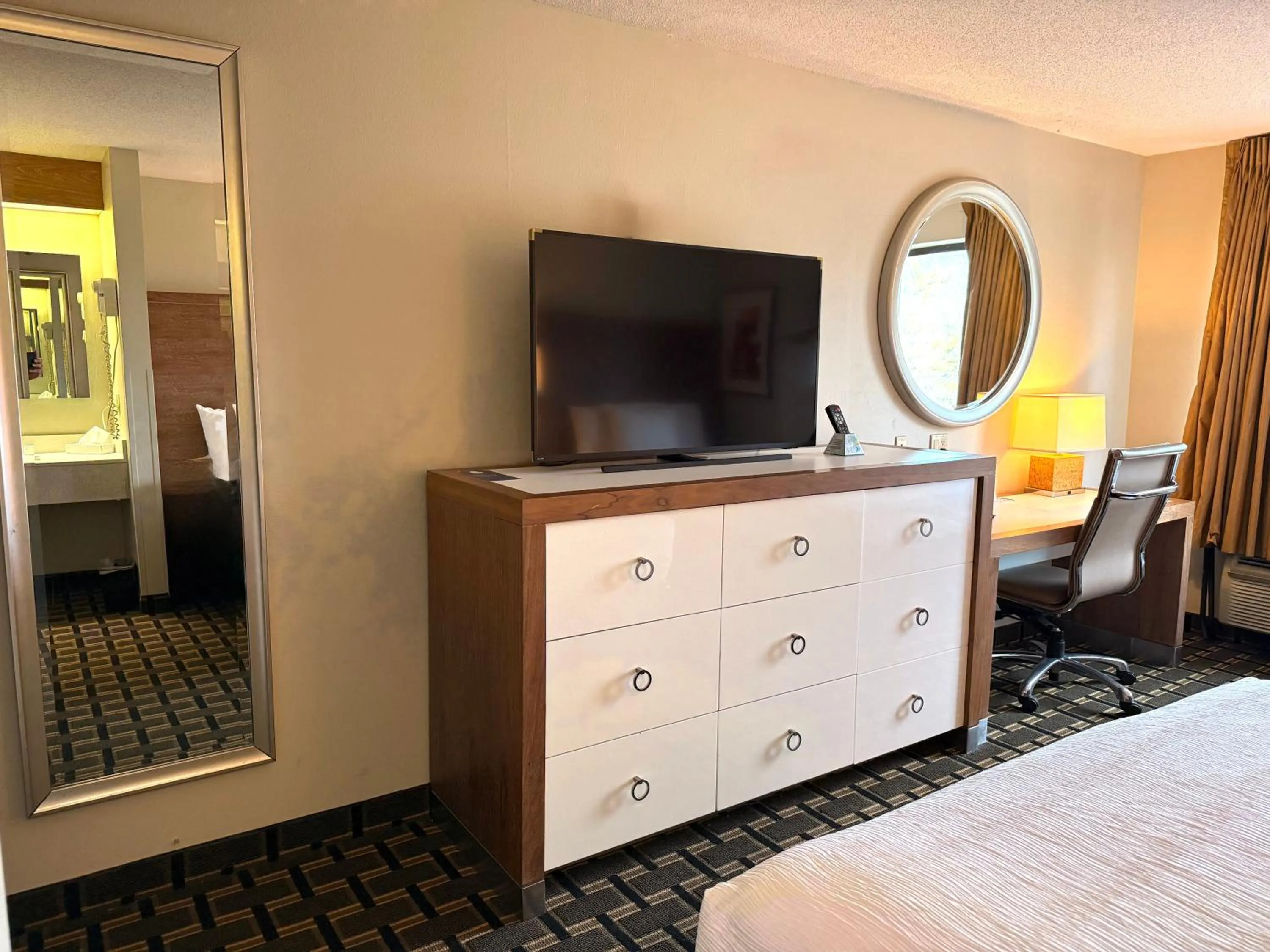 TV and multimedia, Bed in Edn Hotel