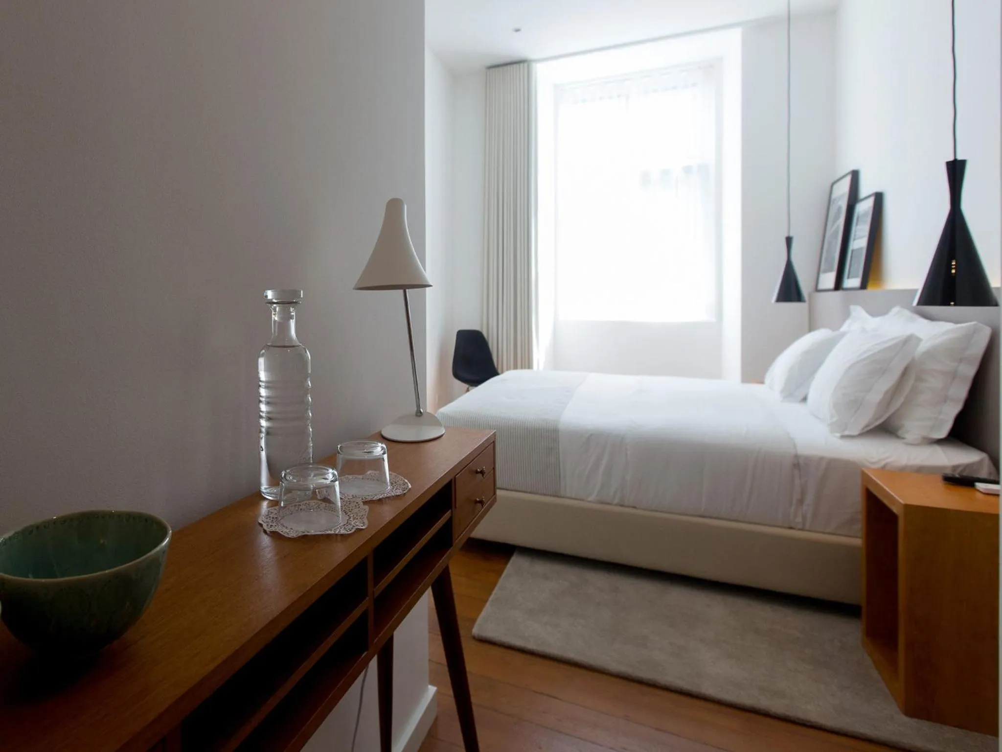 Bed in The 8 - Downtown Suites