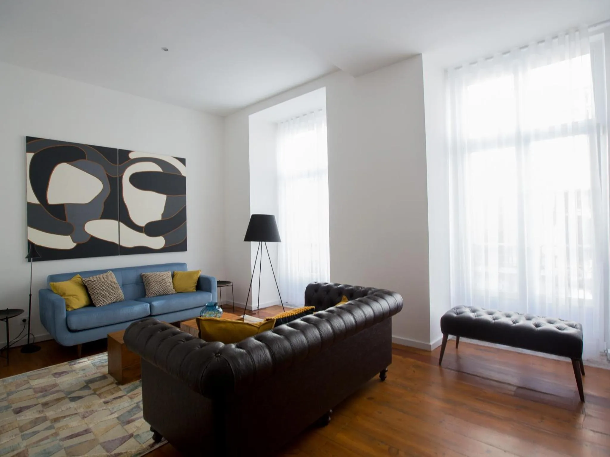 Communal lounge/ TV room in The 8 - Downtown Suites