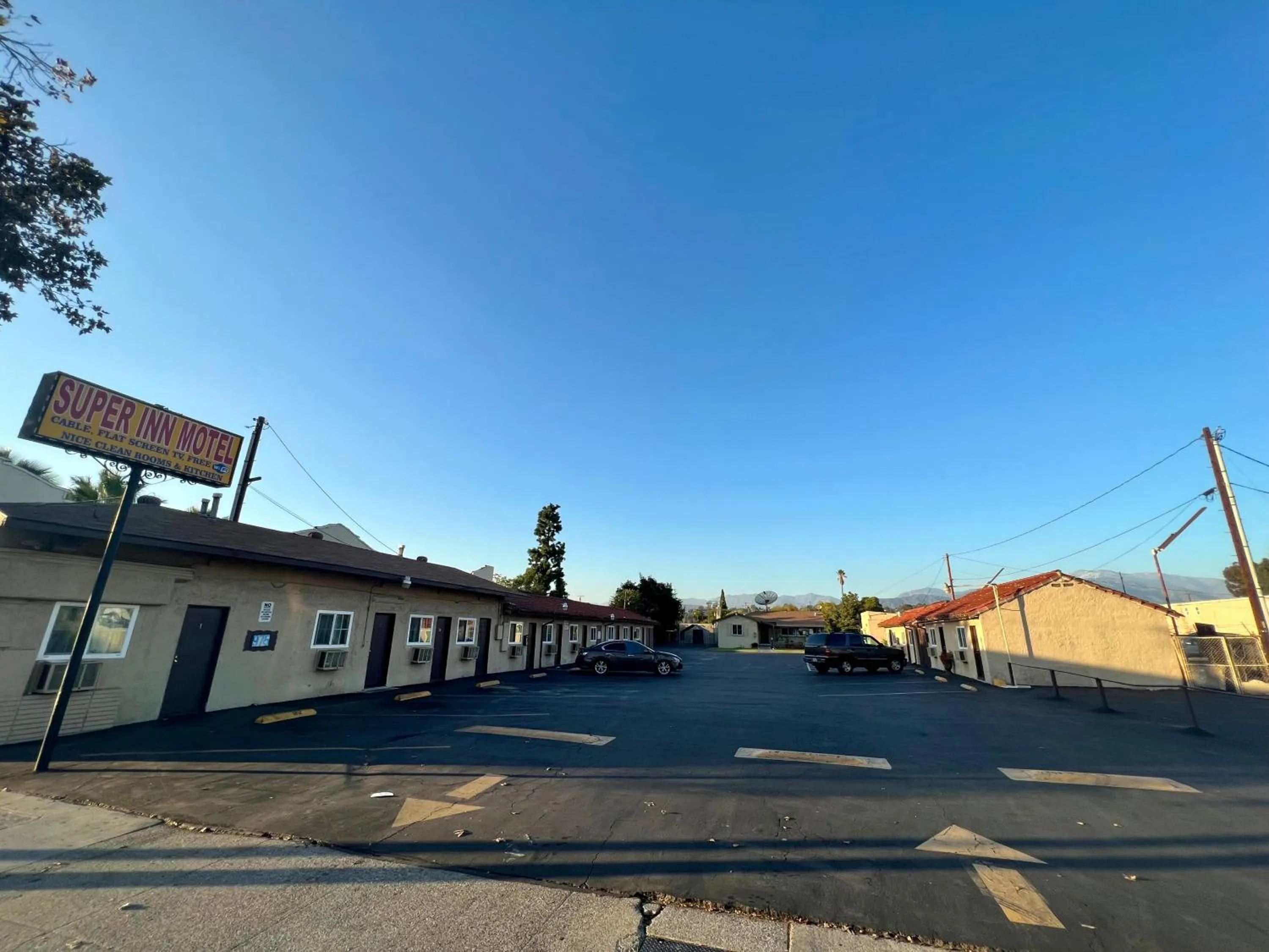 Super Inn motel By Downtown Pomona