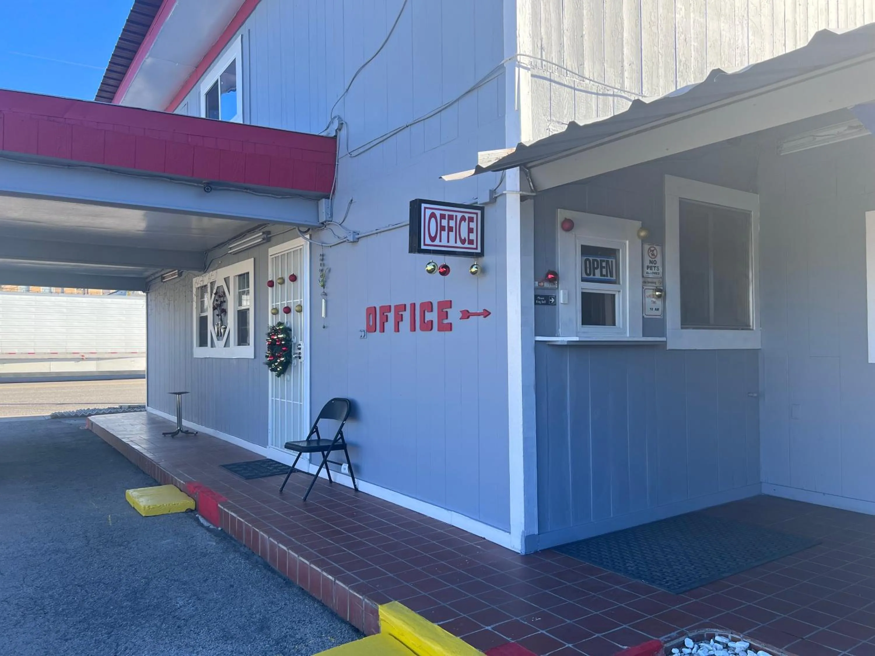 Property building in Budget Inn