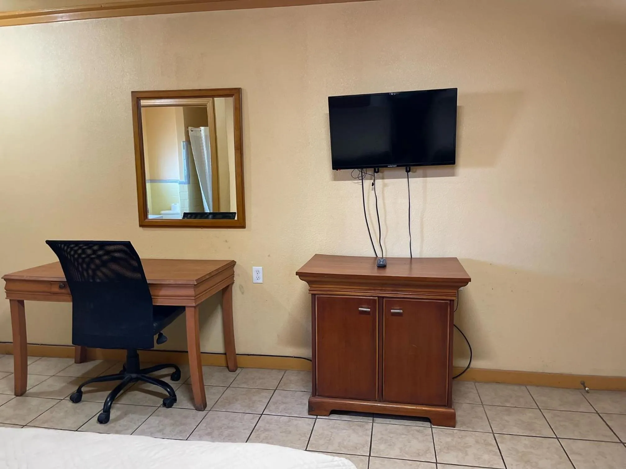 TV and multimedia in Budget Inn