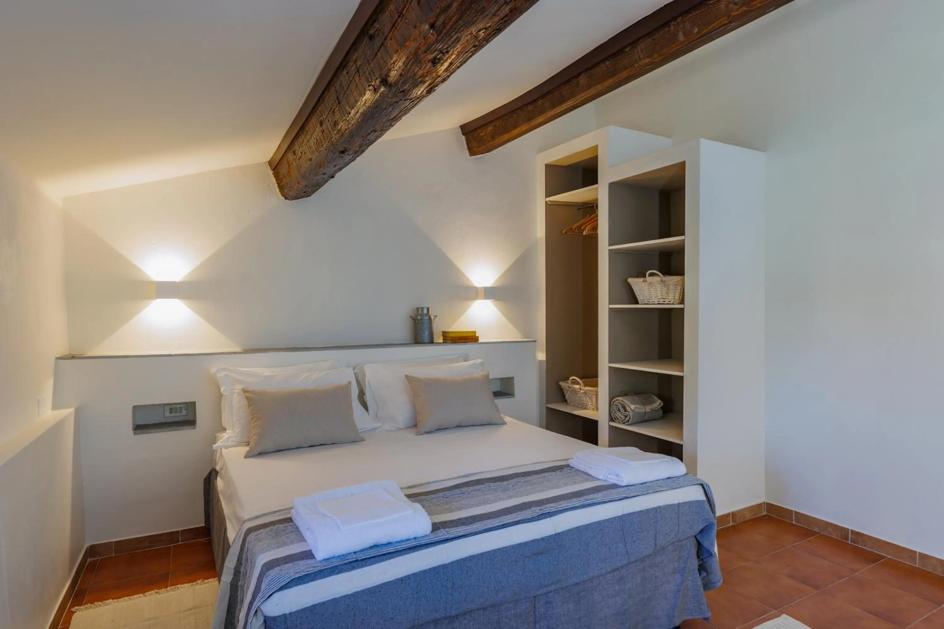 Bed in Fattoria Pagnana Suites & Pool