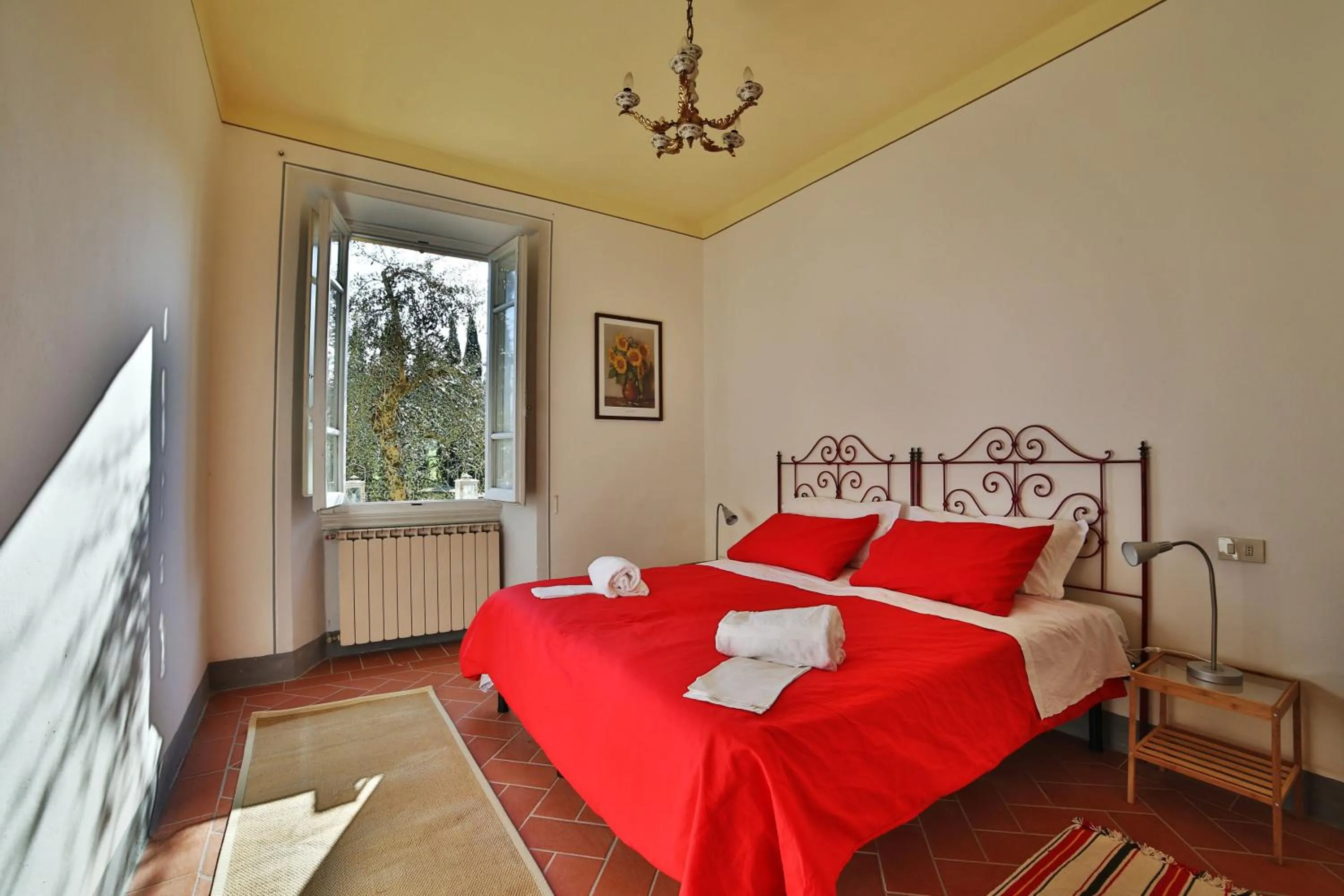 Bed in Fattoria Pagnana Suites & Pool