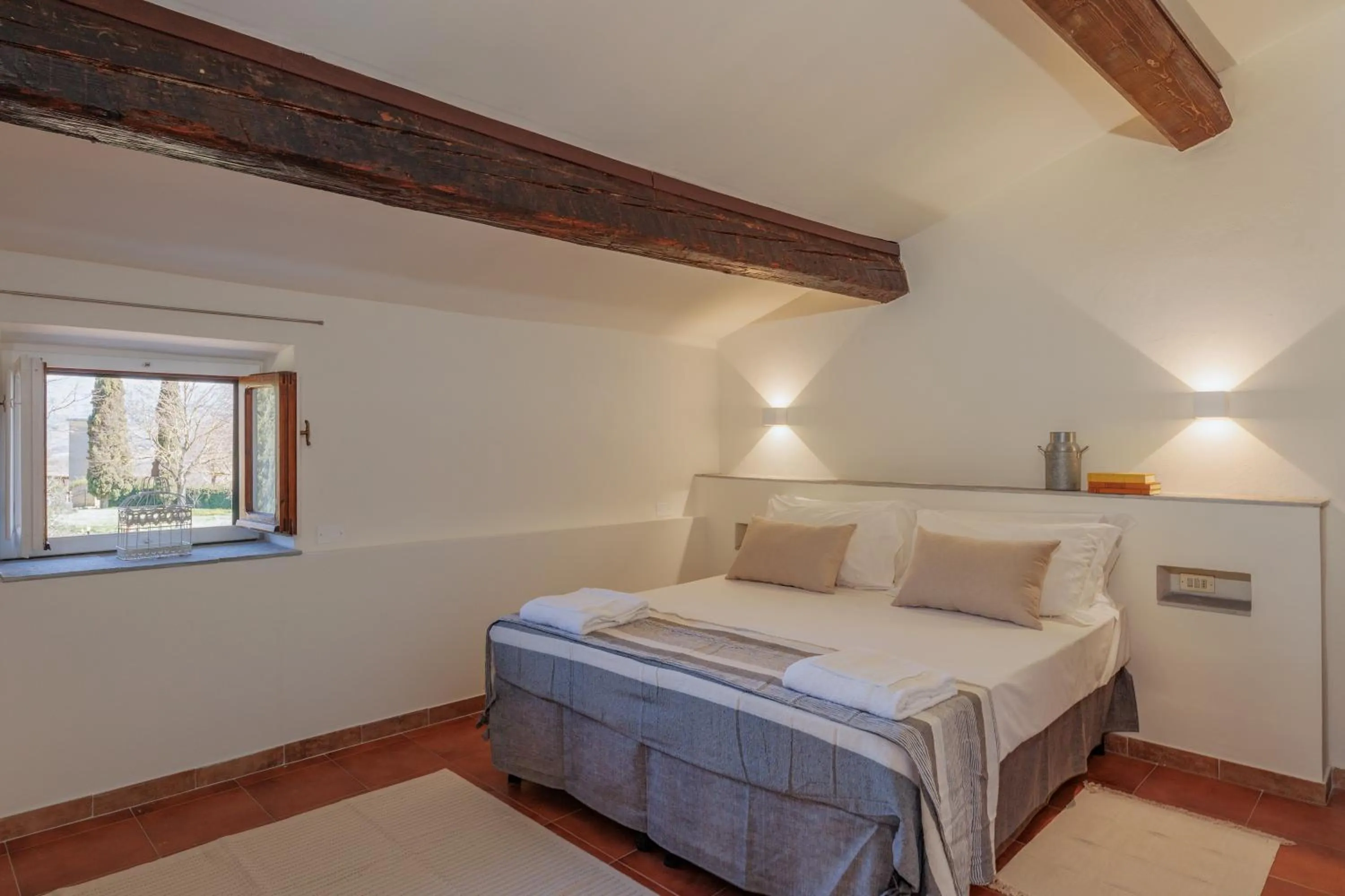 Bed in Fattoria Pagnana Suites & Pool