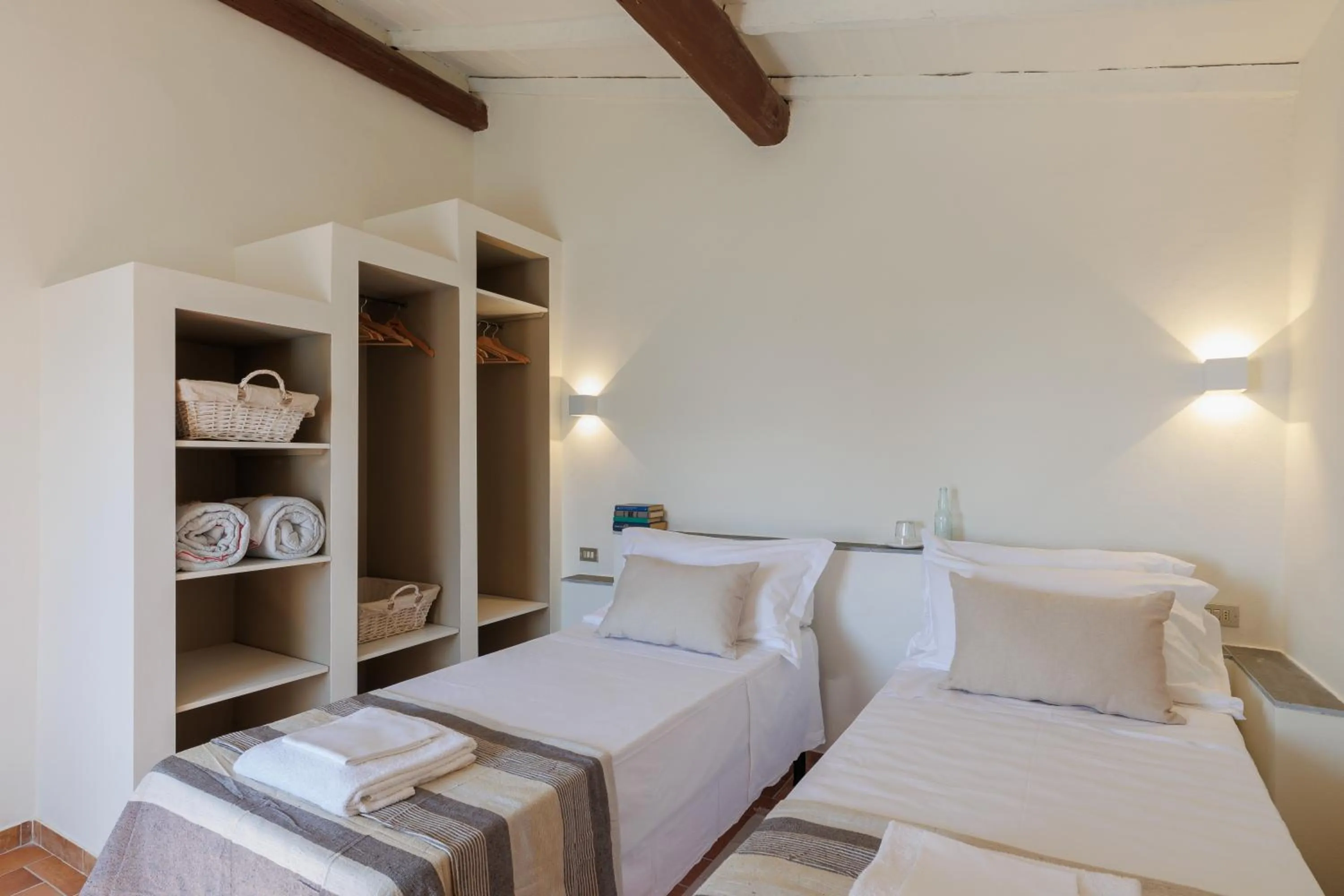 Bed in Fattoria Pagnana Suites & Pool