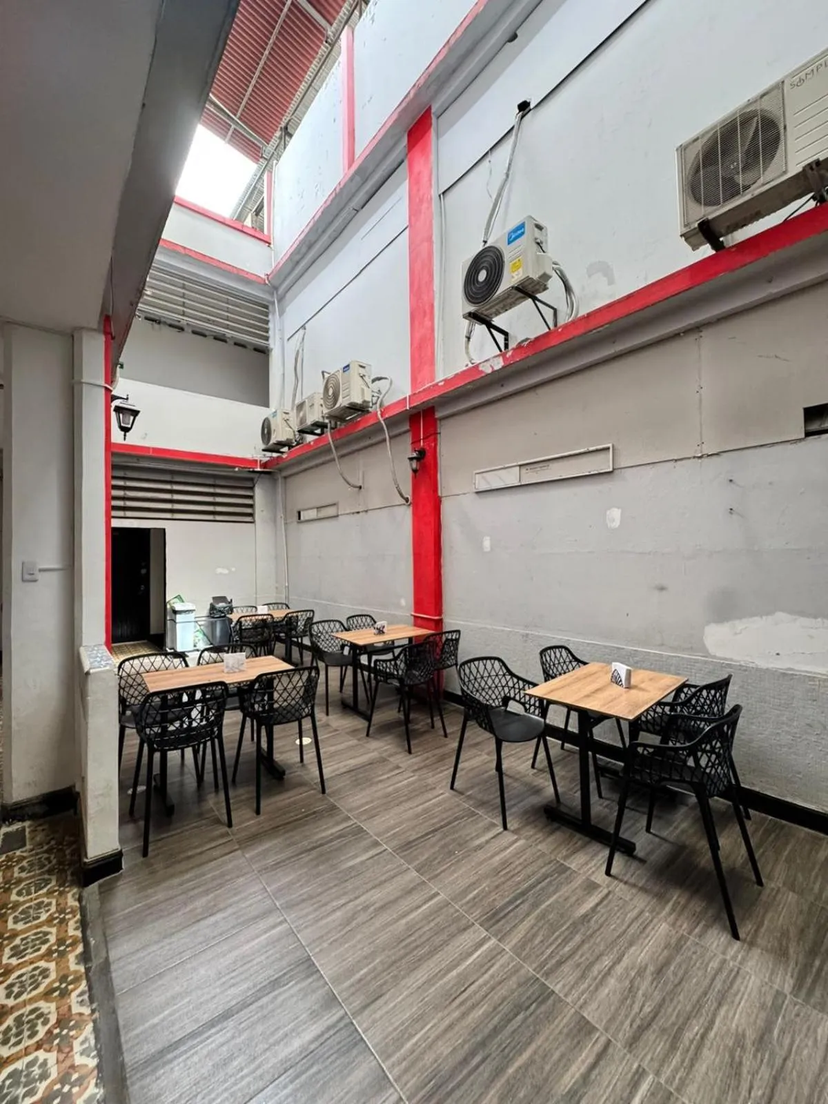 Restaurant/places to eat in Hotel Sion Real