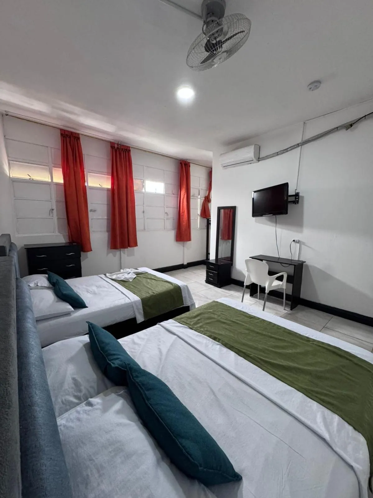 Bed in Hotel Sion Real