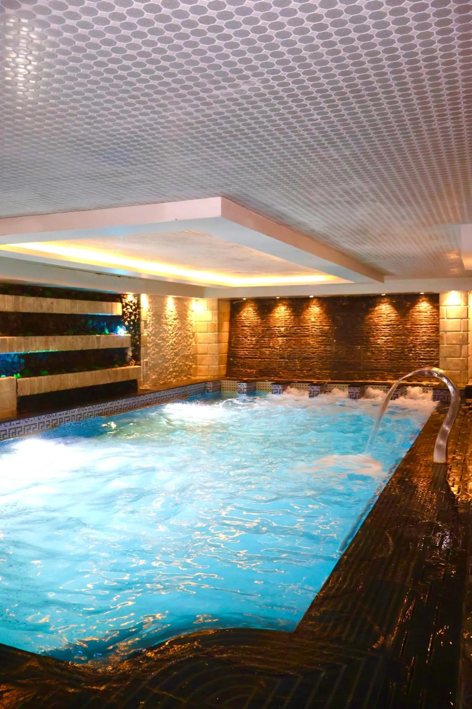 Swimming pool in Rival Hotel Amman