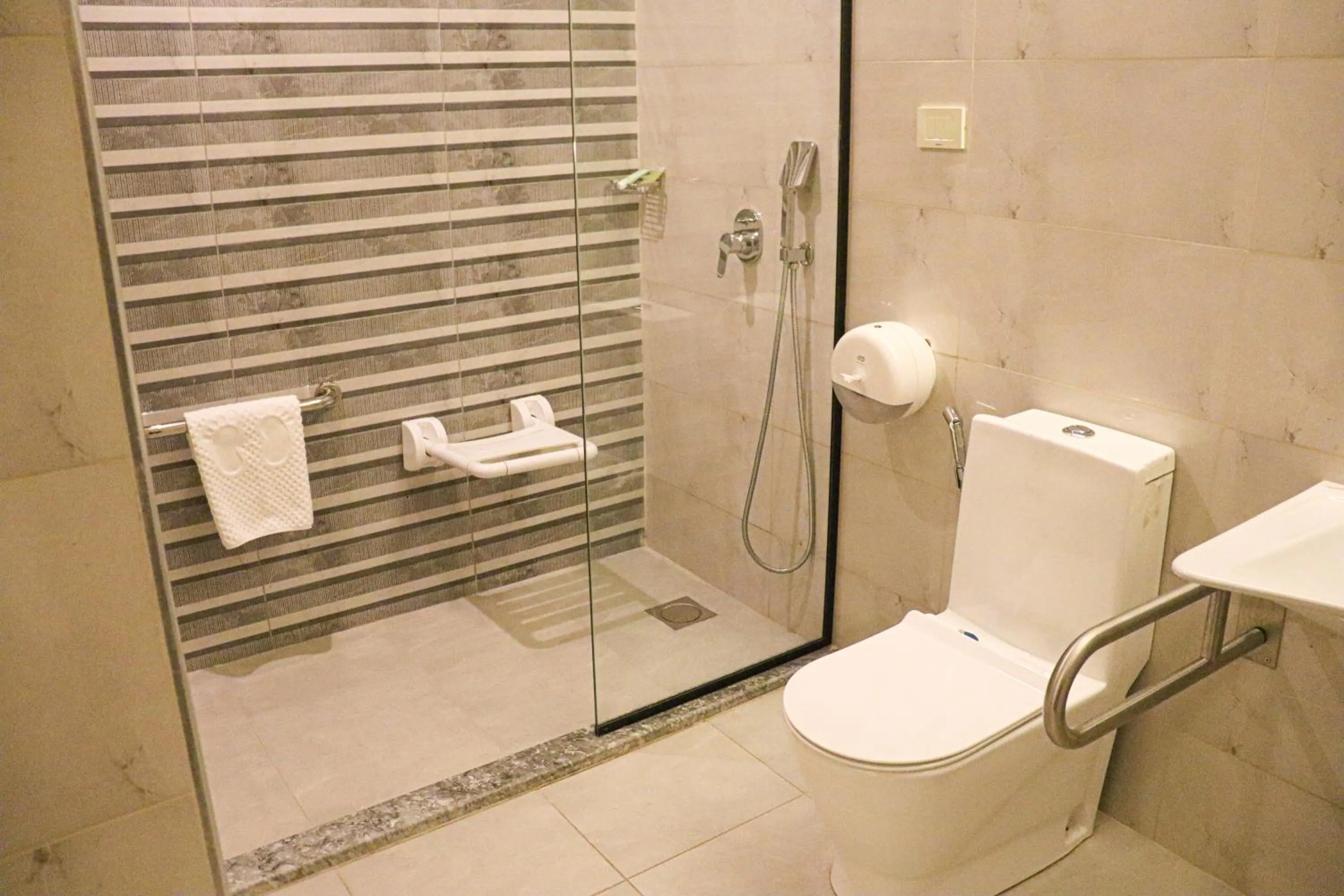 Shower in Rival Hotel Amman