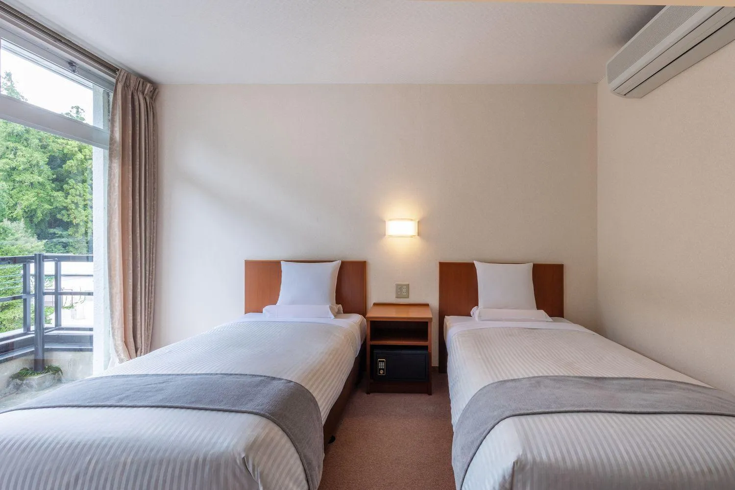 Photo of the whole room, Bed in Kamenoi Hotel Tsukubasan