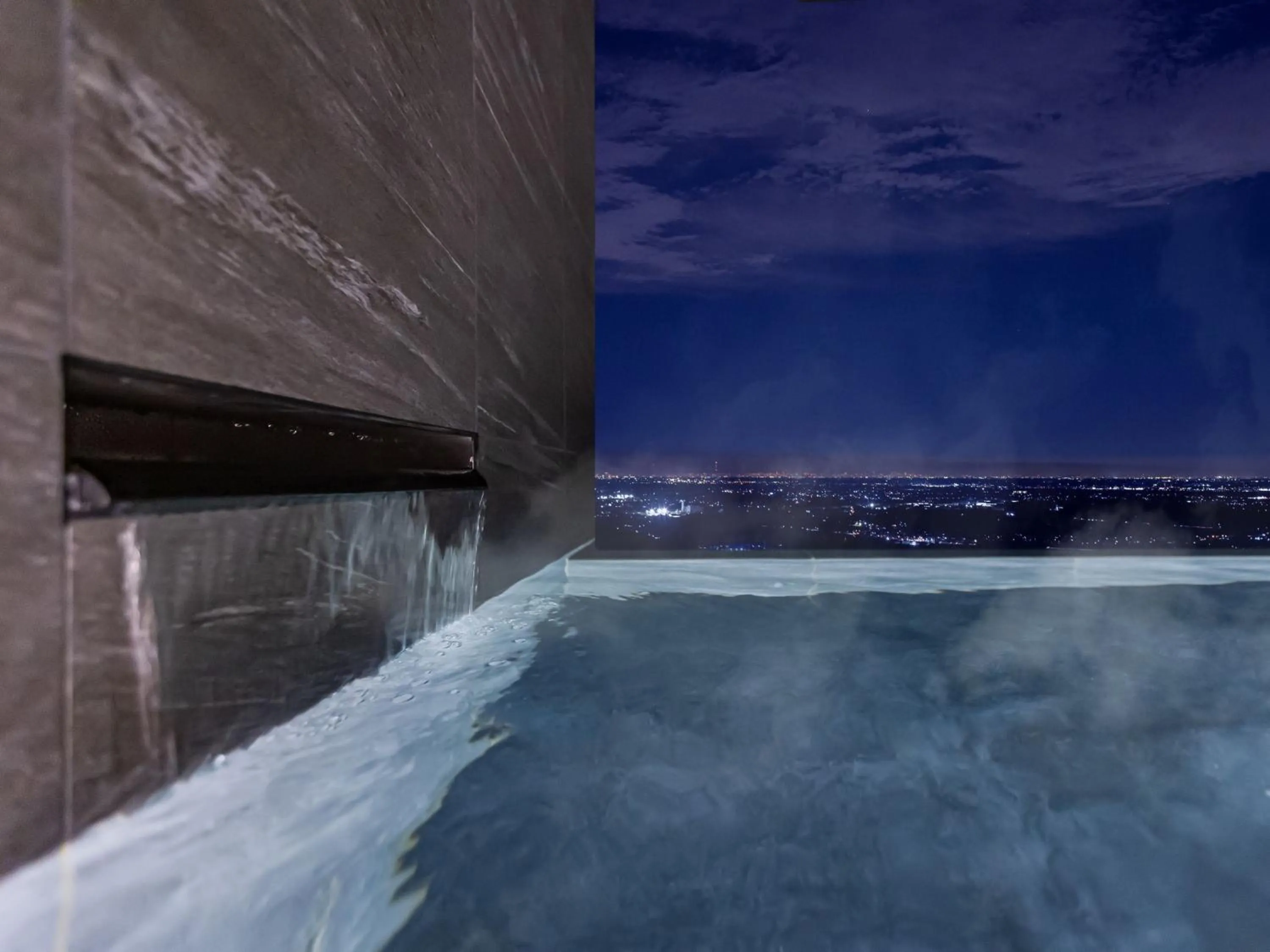 Open Air Bath in Kamenoi Hotel Tsukubasan