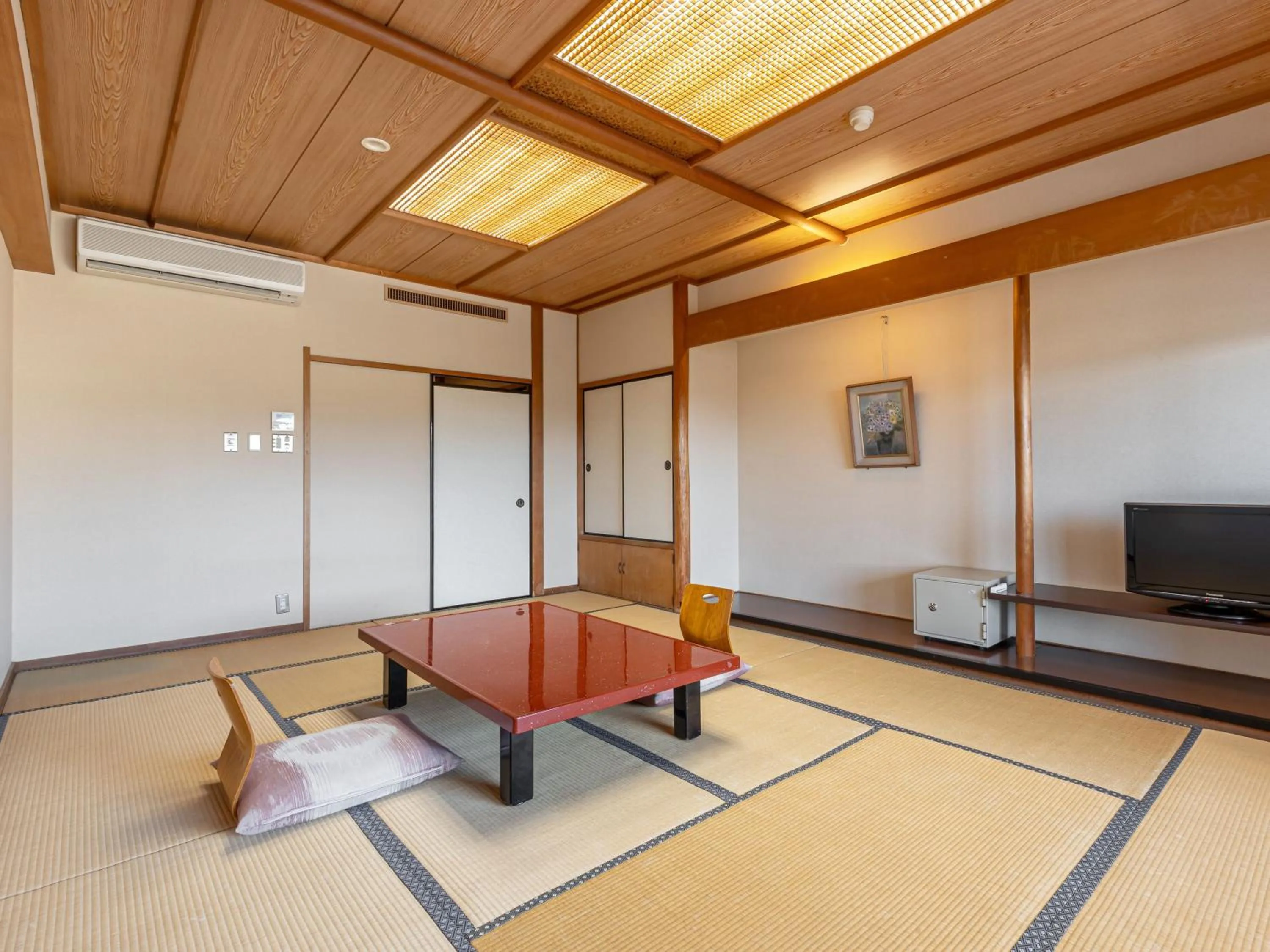 Photo of the whole room in Kamenoi Hotel Tsukubasan