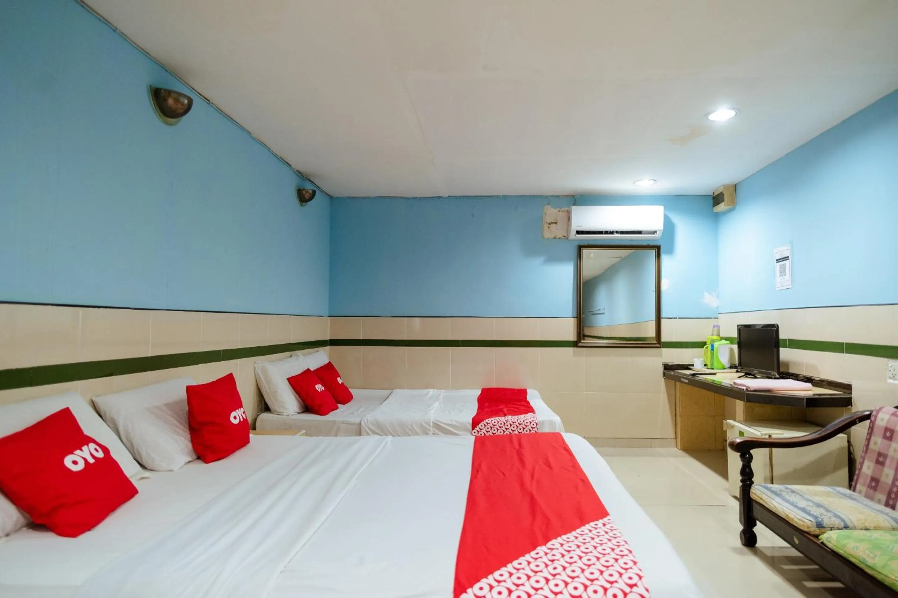 Bedroom, Bed in Hotel O Milion Inn