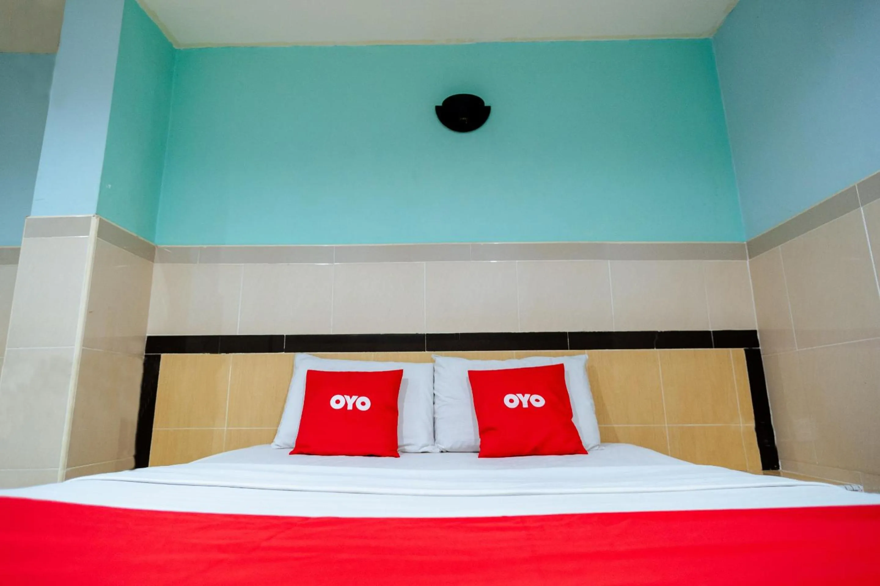 Bedroom, Bed in Hotel O Milion Inn