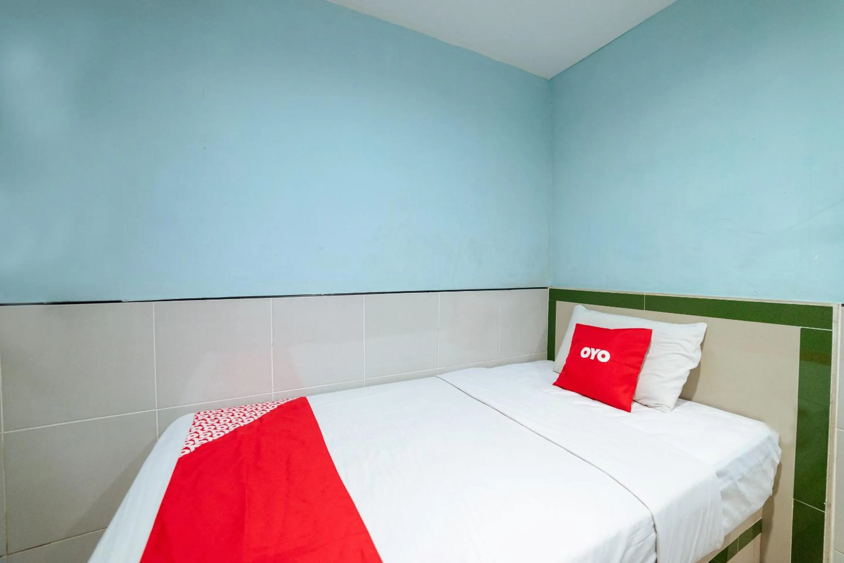 Bedroom, Bed in Hotel O Milion Inn