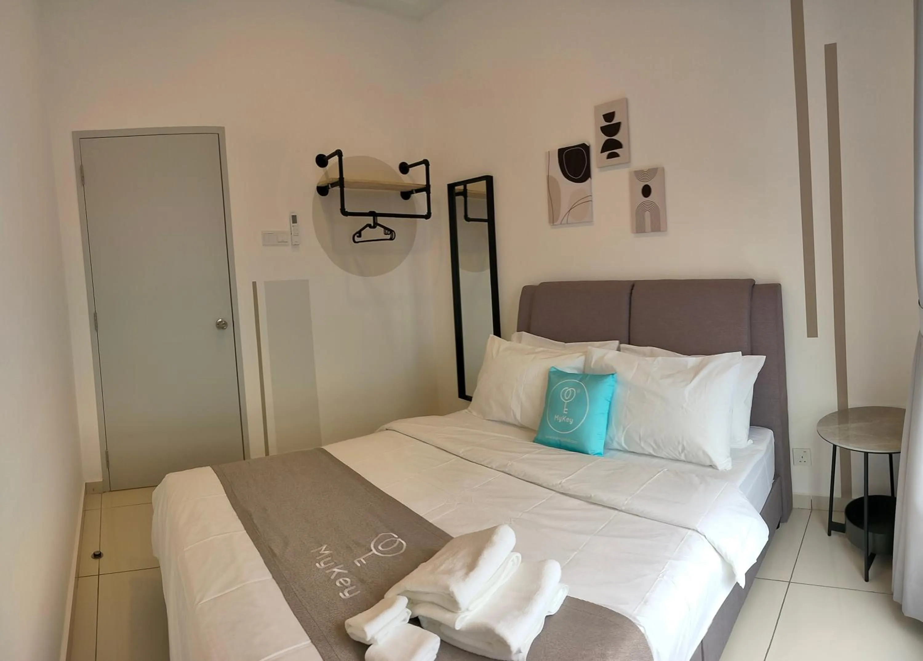 Bedroom, Bed in The Horizon by MyKey