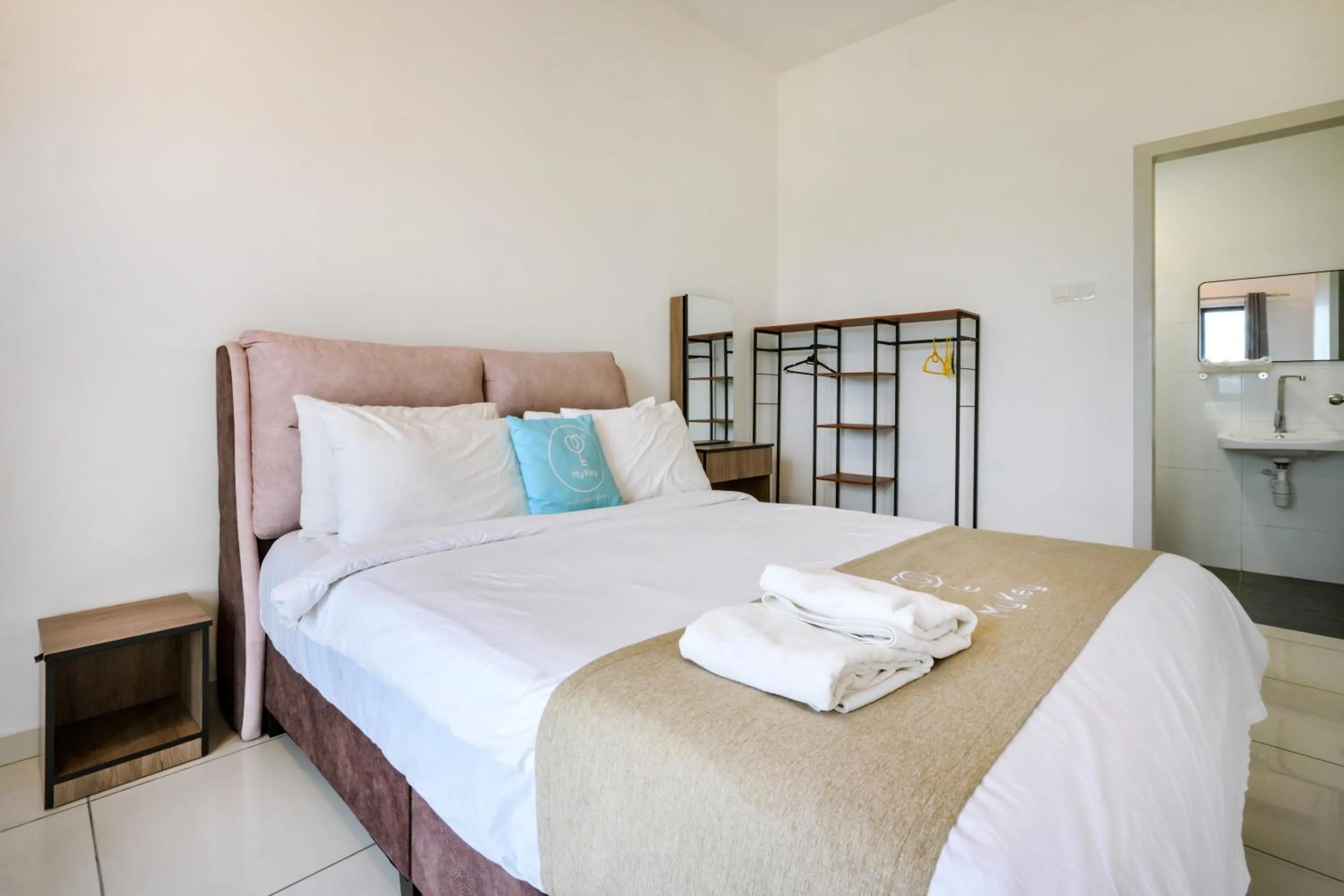 Bed in The Horizon by MyKey