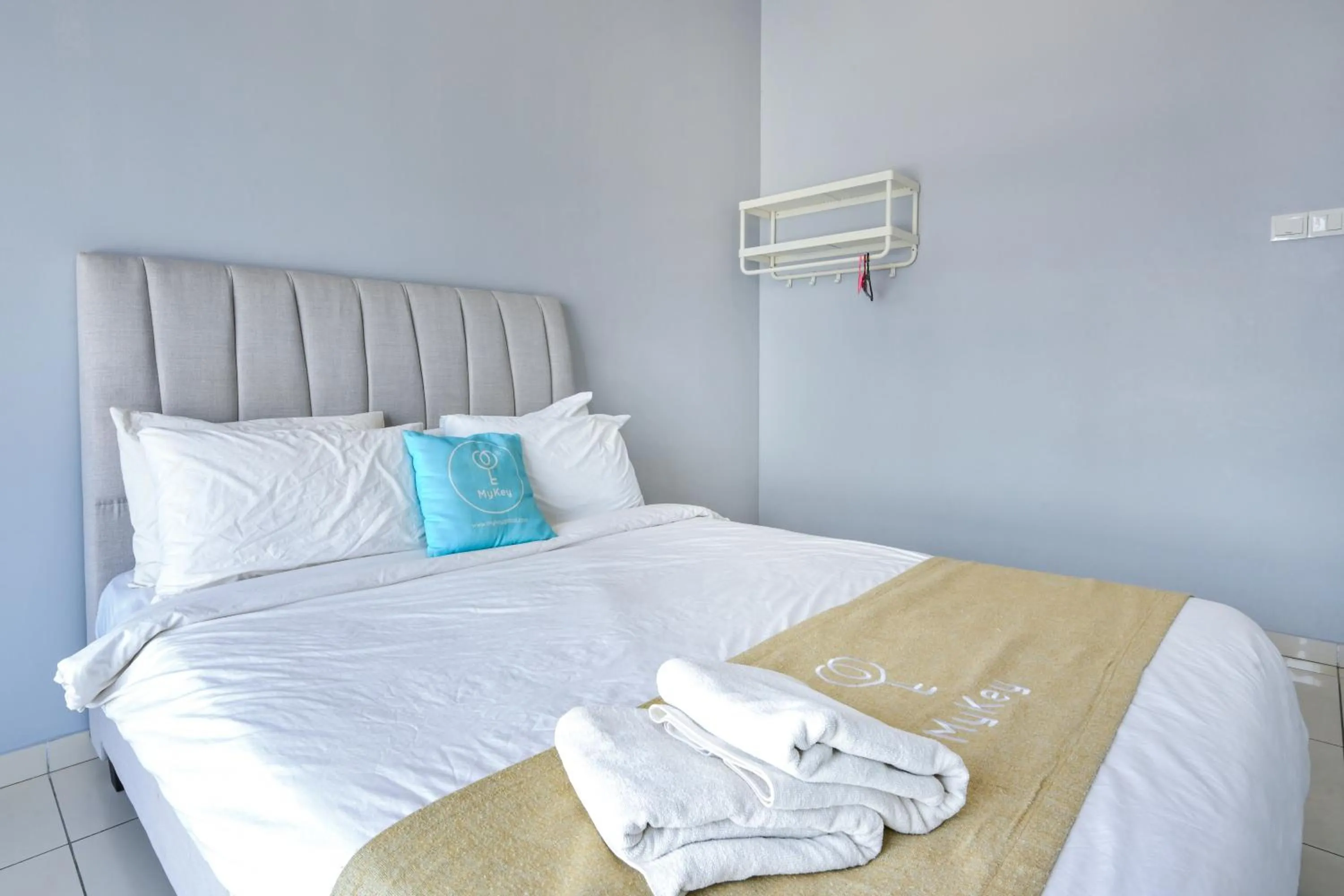 Bed in The Horizon by MyKey