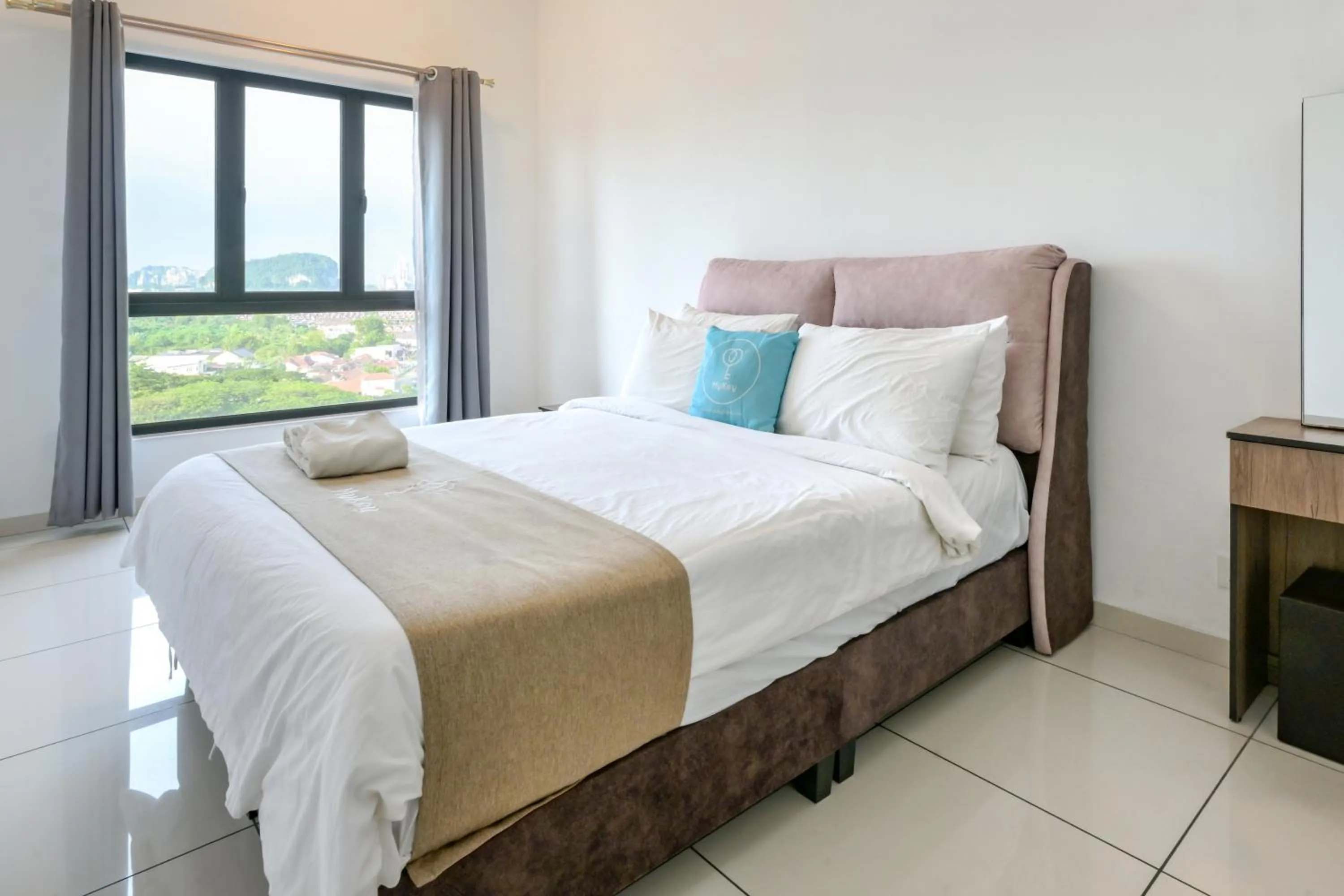 Bed in The Horizon by MyKey