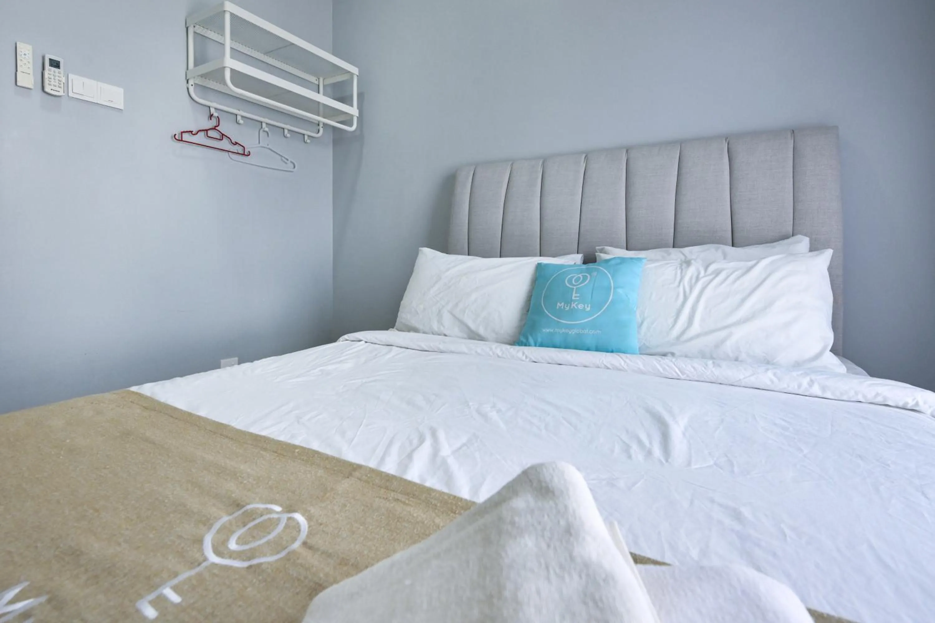 Bed in The Horizon by MyKey