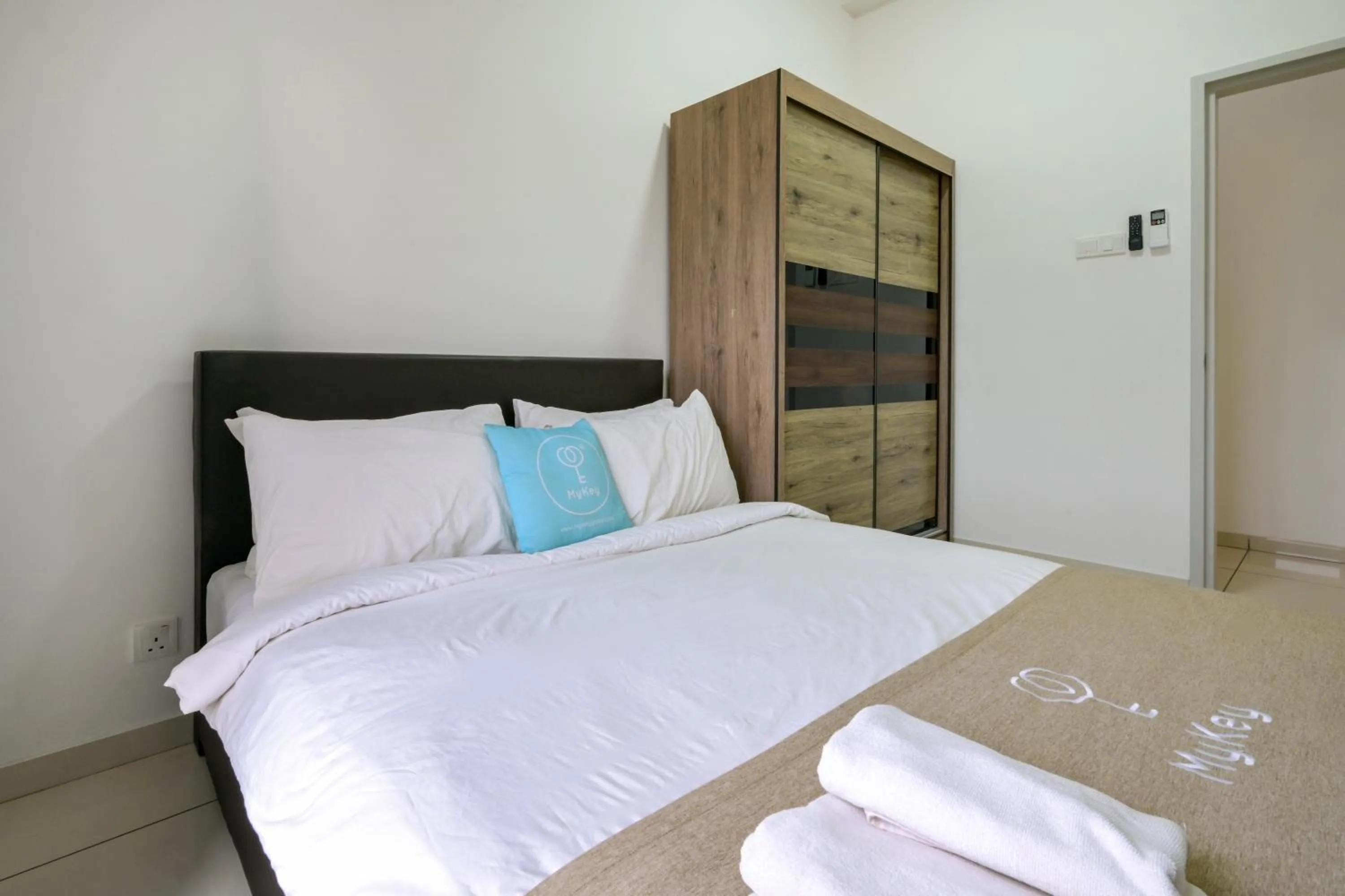 Bed in The Horizon by MyKey