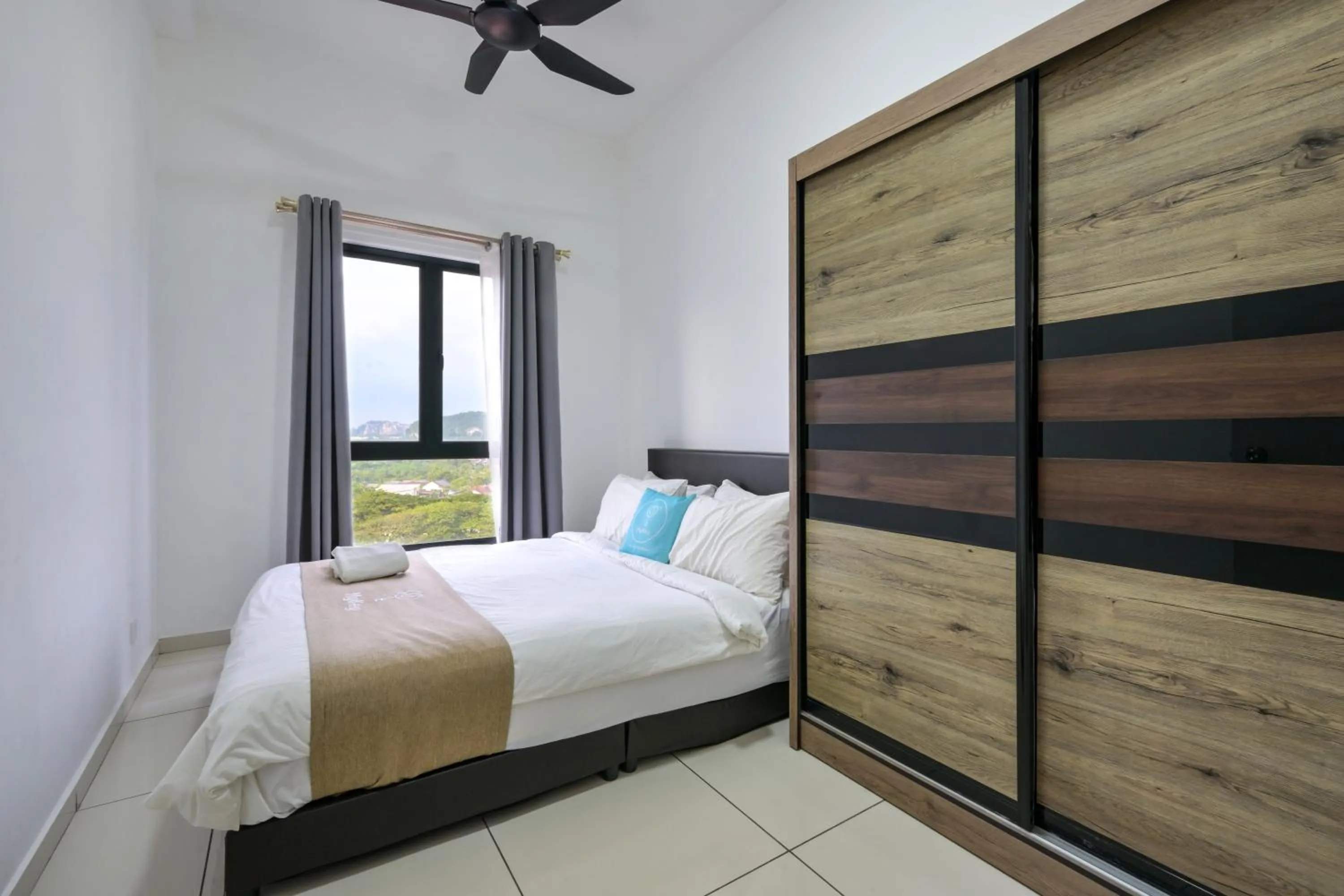 Bed in The Horizon by MyKey