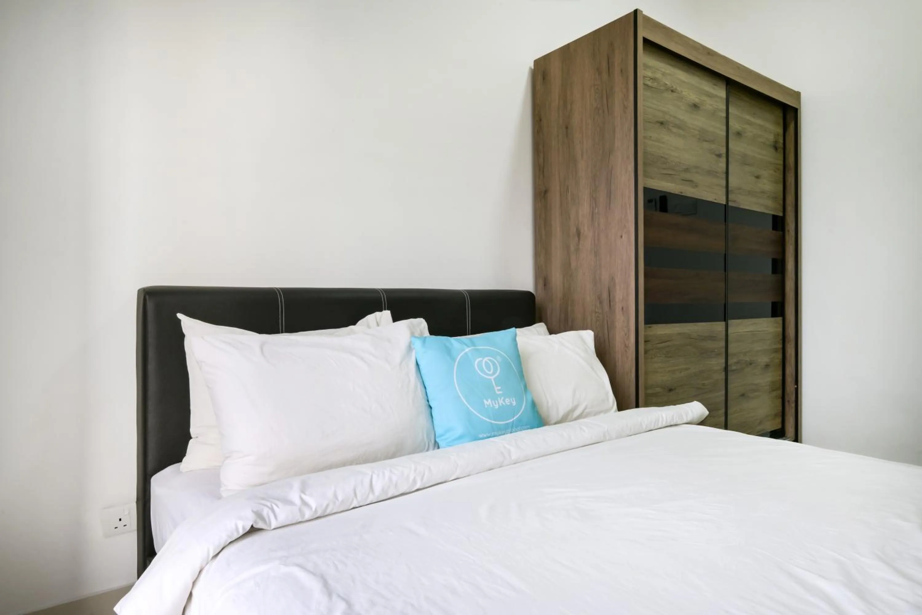 Bed in The Horizon by MyKey