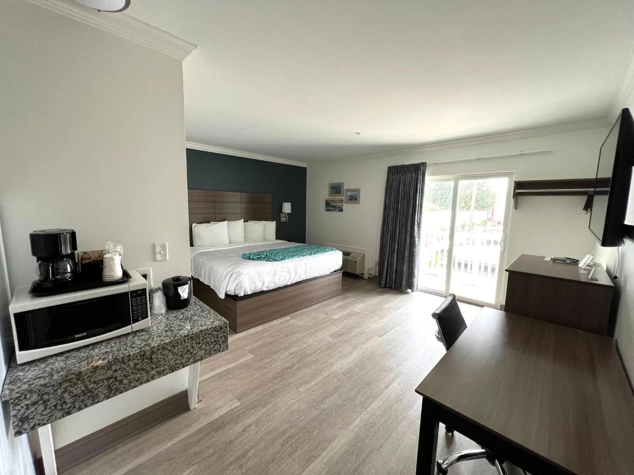 Photo of the whole room in Le Voyageur