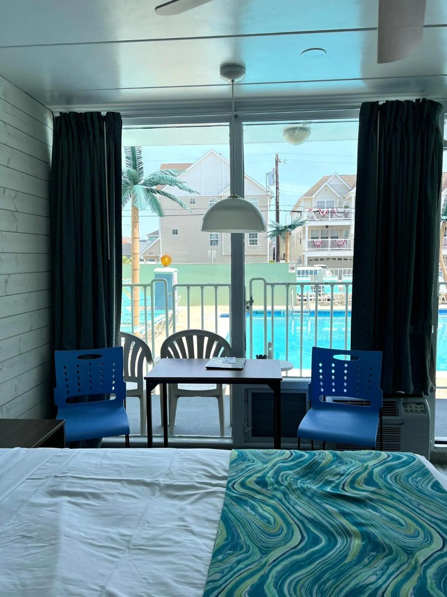 Photo of the whole room in Le Voyageur