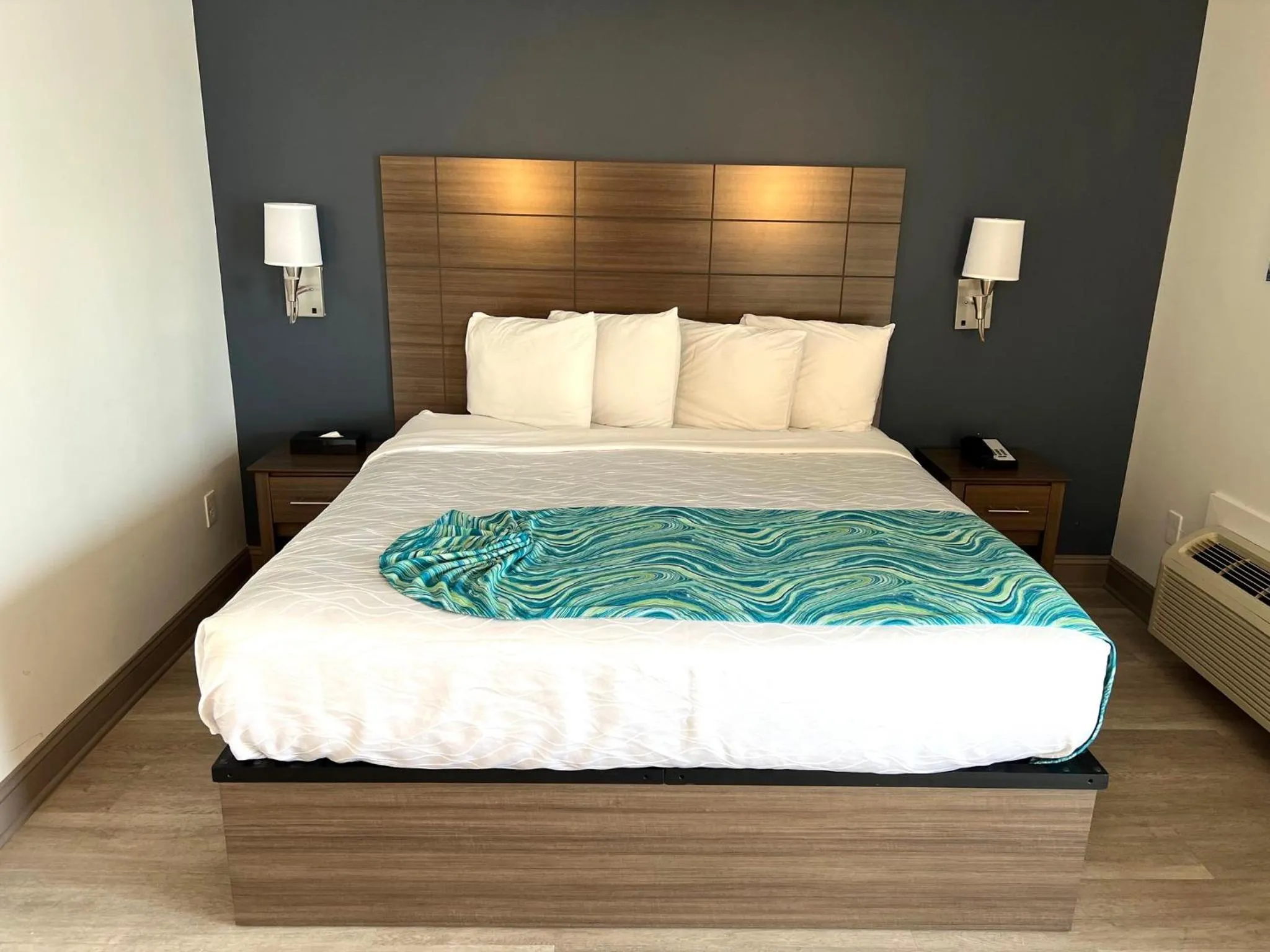 Photo of the whole room in Le Voyageur