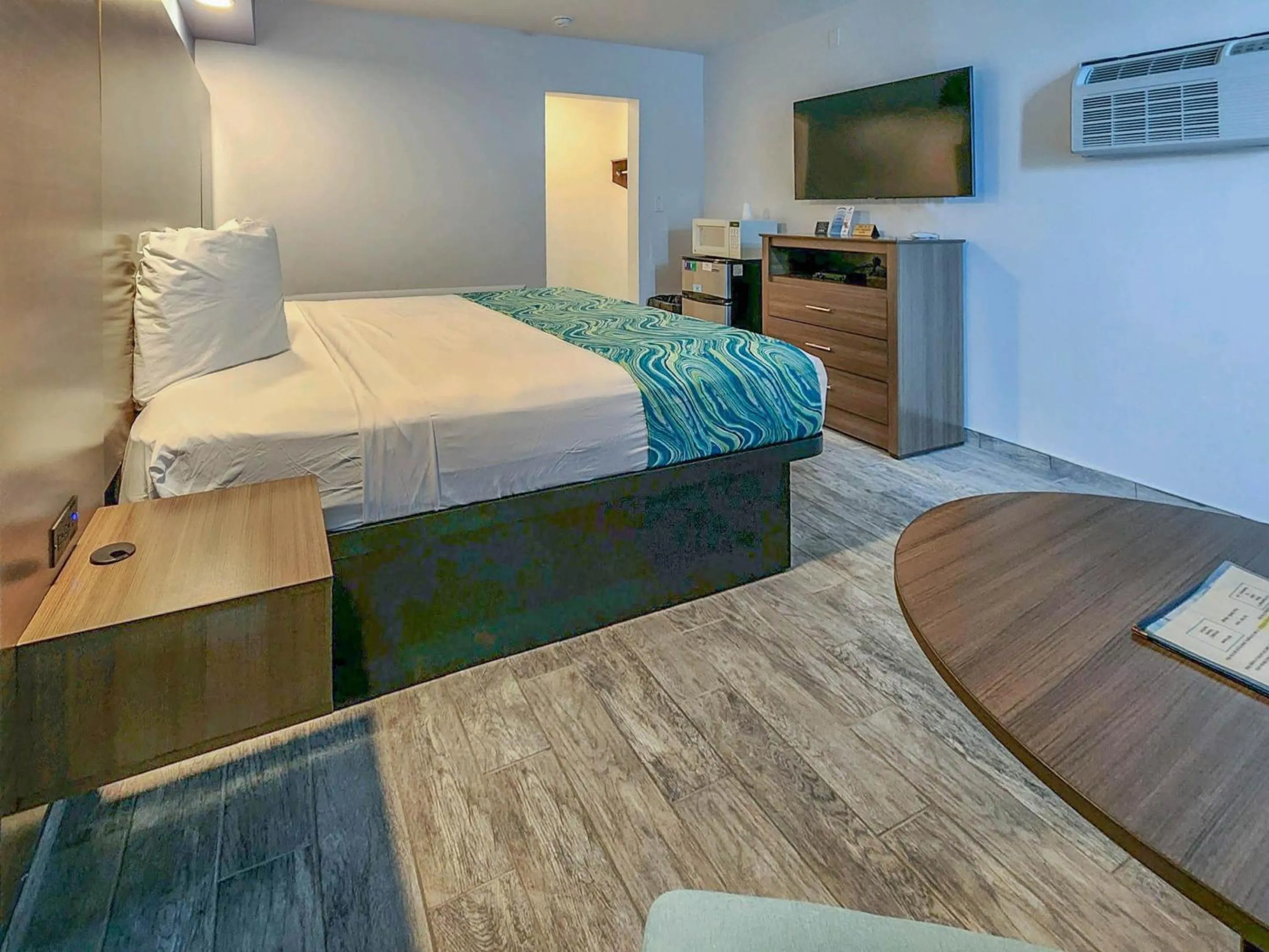 Photo of the whole room in Le Voyageur