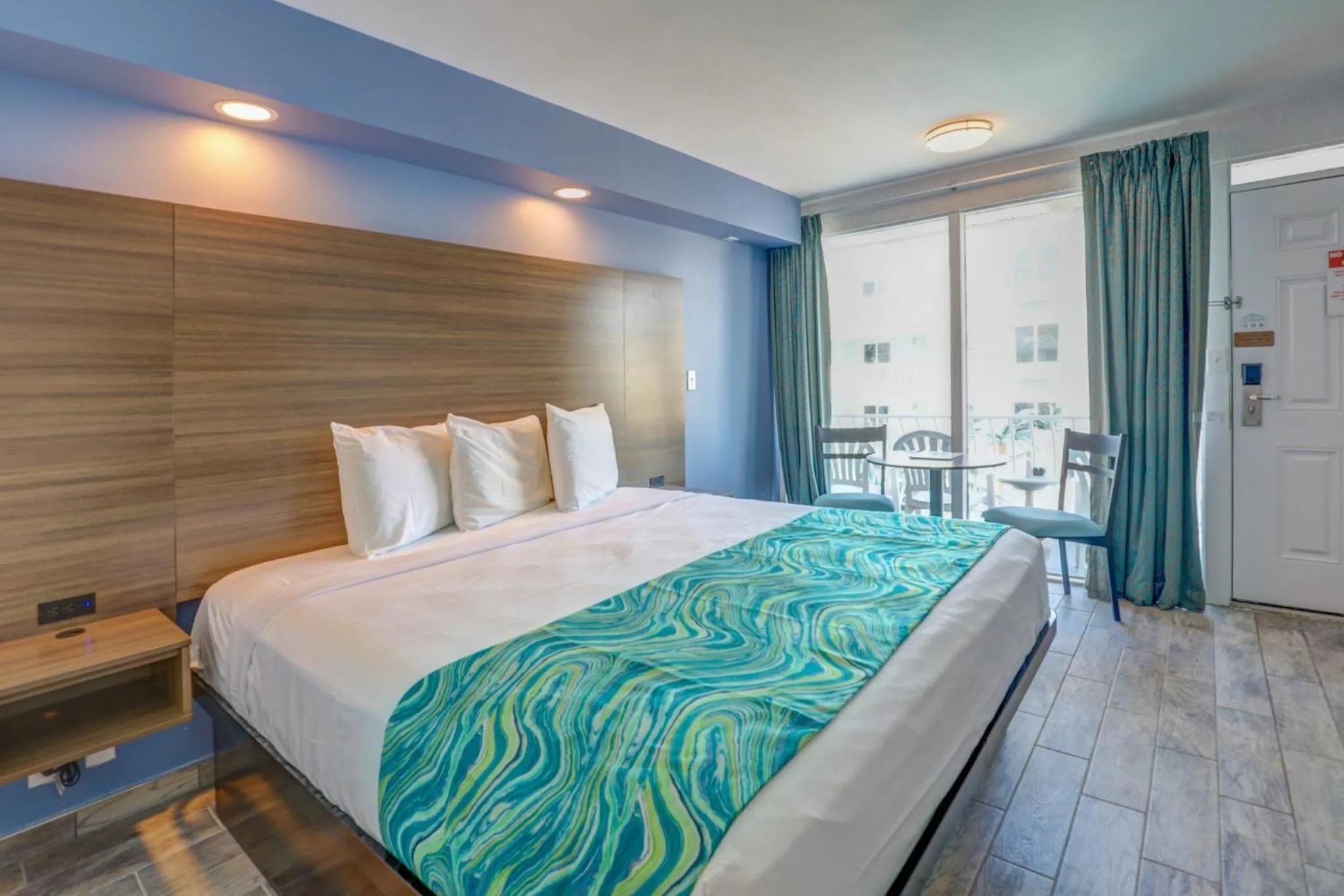 Photo of the whole room in Le Voyageur