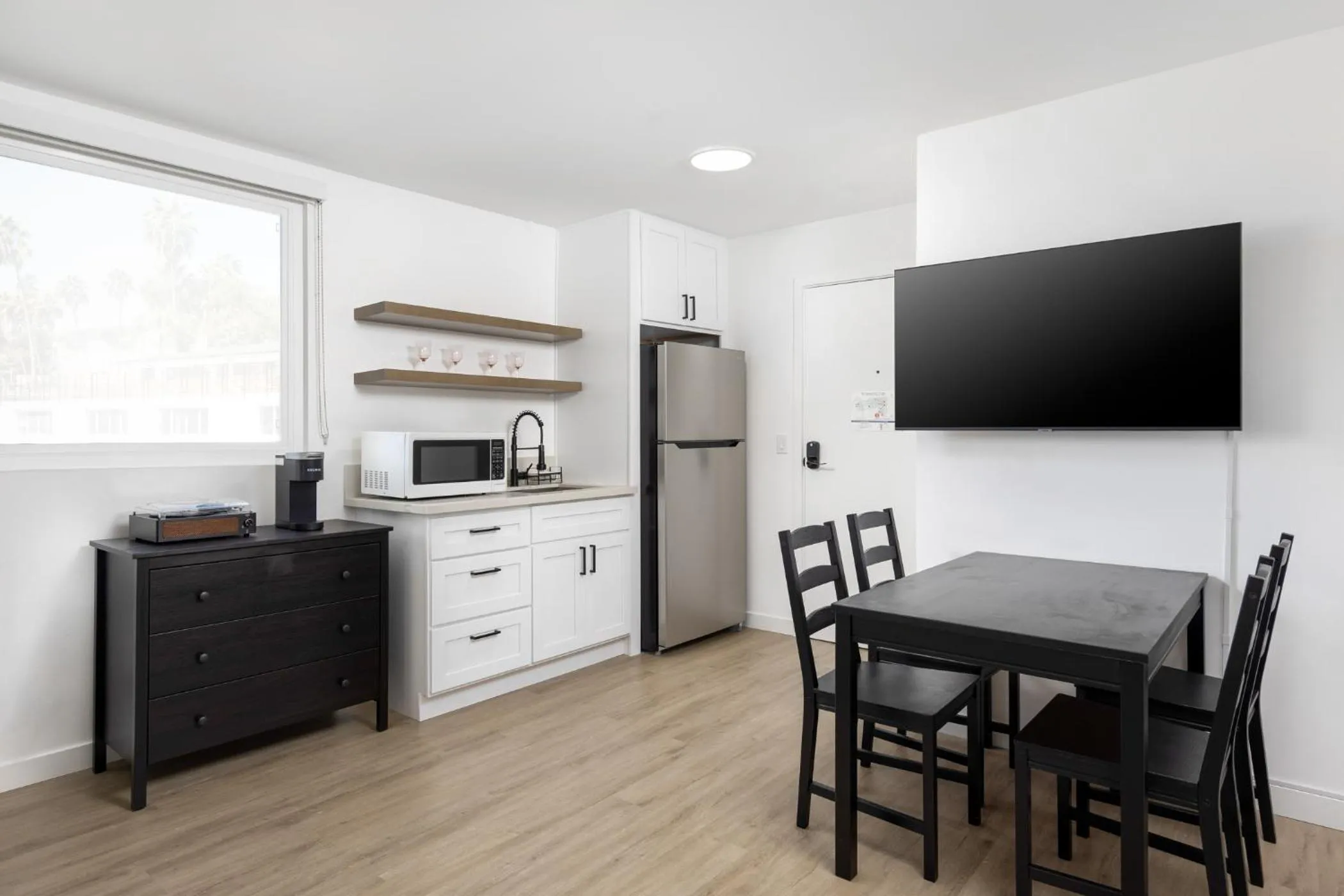 TV and multimedia in Fenix Hotel Hollywood