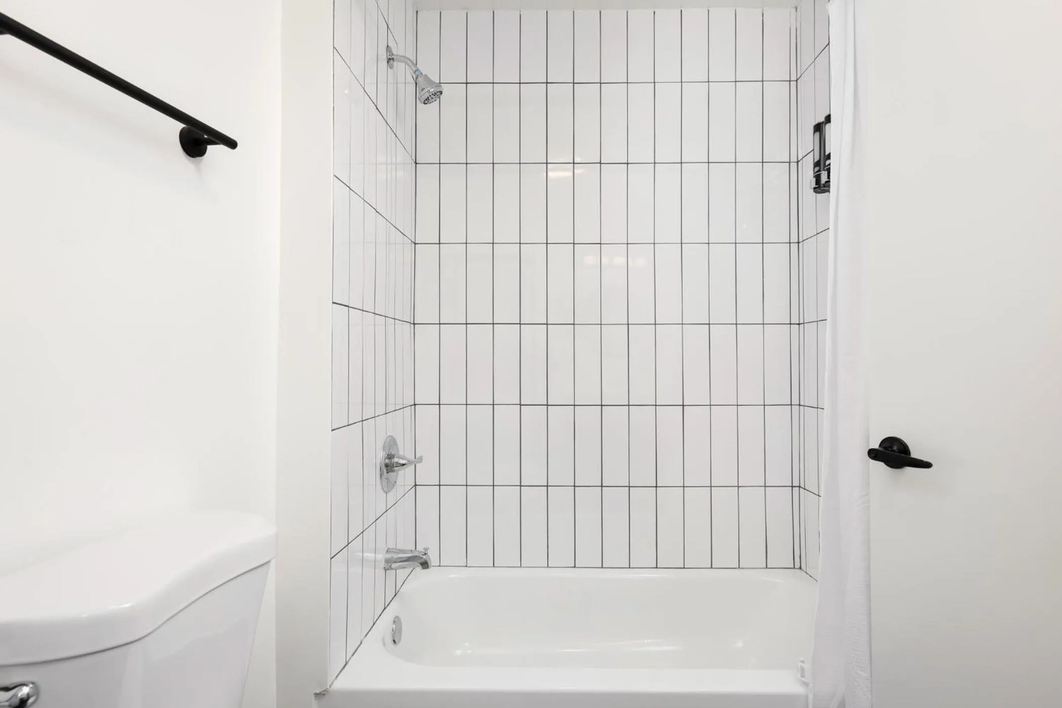 Shower in Fenix Hotel Hollywood