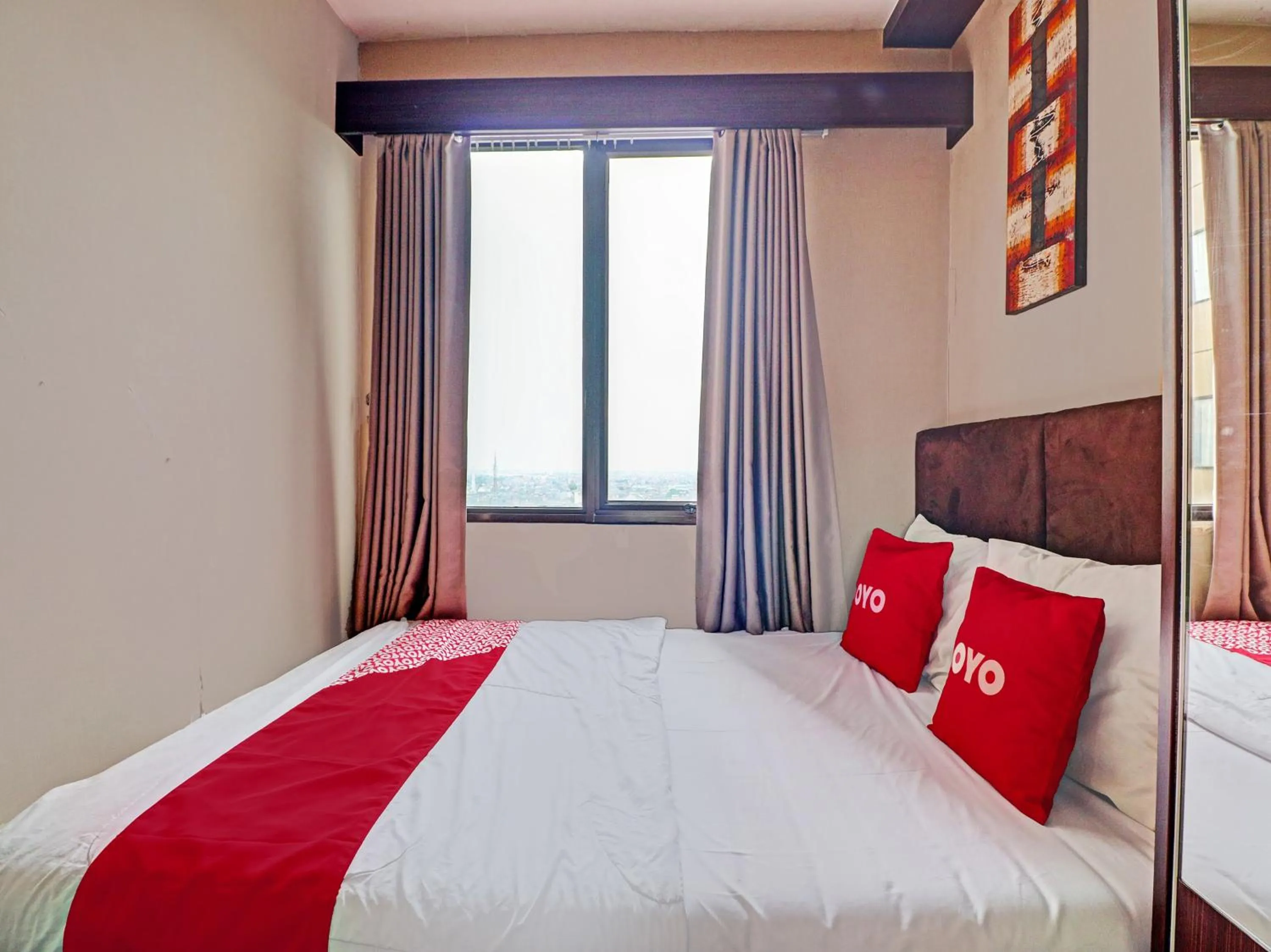 Bedroom, Bed in OYO Life 92735 Apartemen Tamansari Panoramic By Santuy