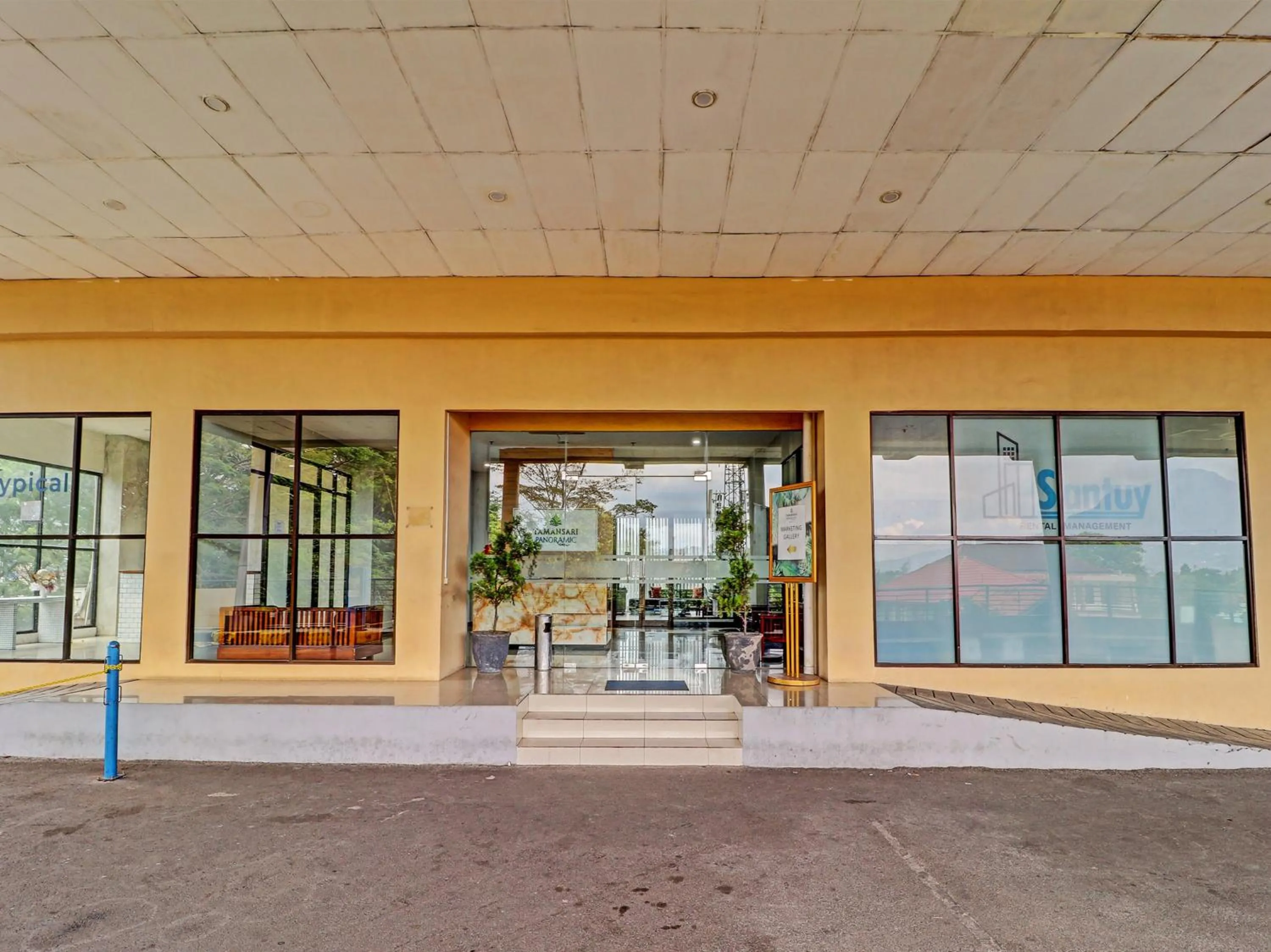 Facade/entrance in OYO Life 92735 Apartemen Tamansari Panoramic By Santuy