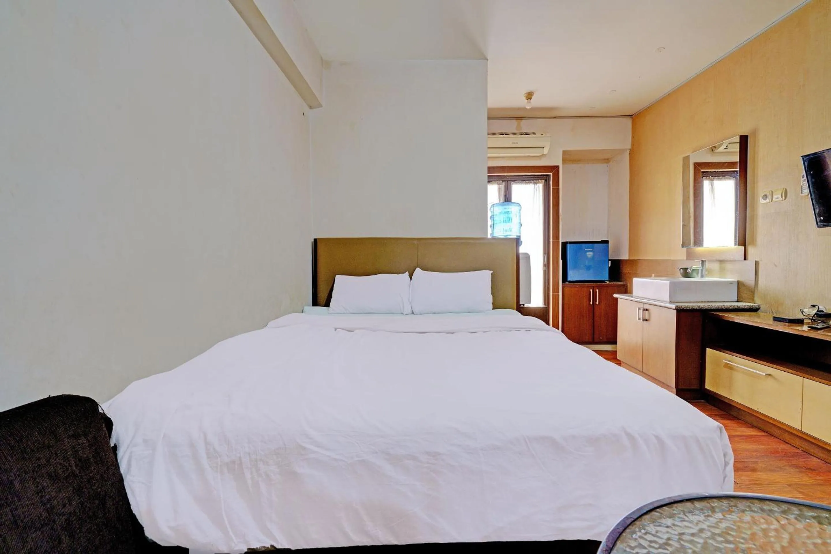 Bedroom, Bed in OYO Life 92949 Apartemen Gateway Cicadas By Qq Rent