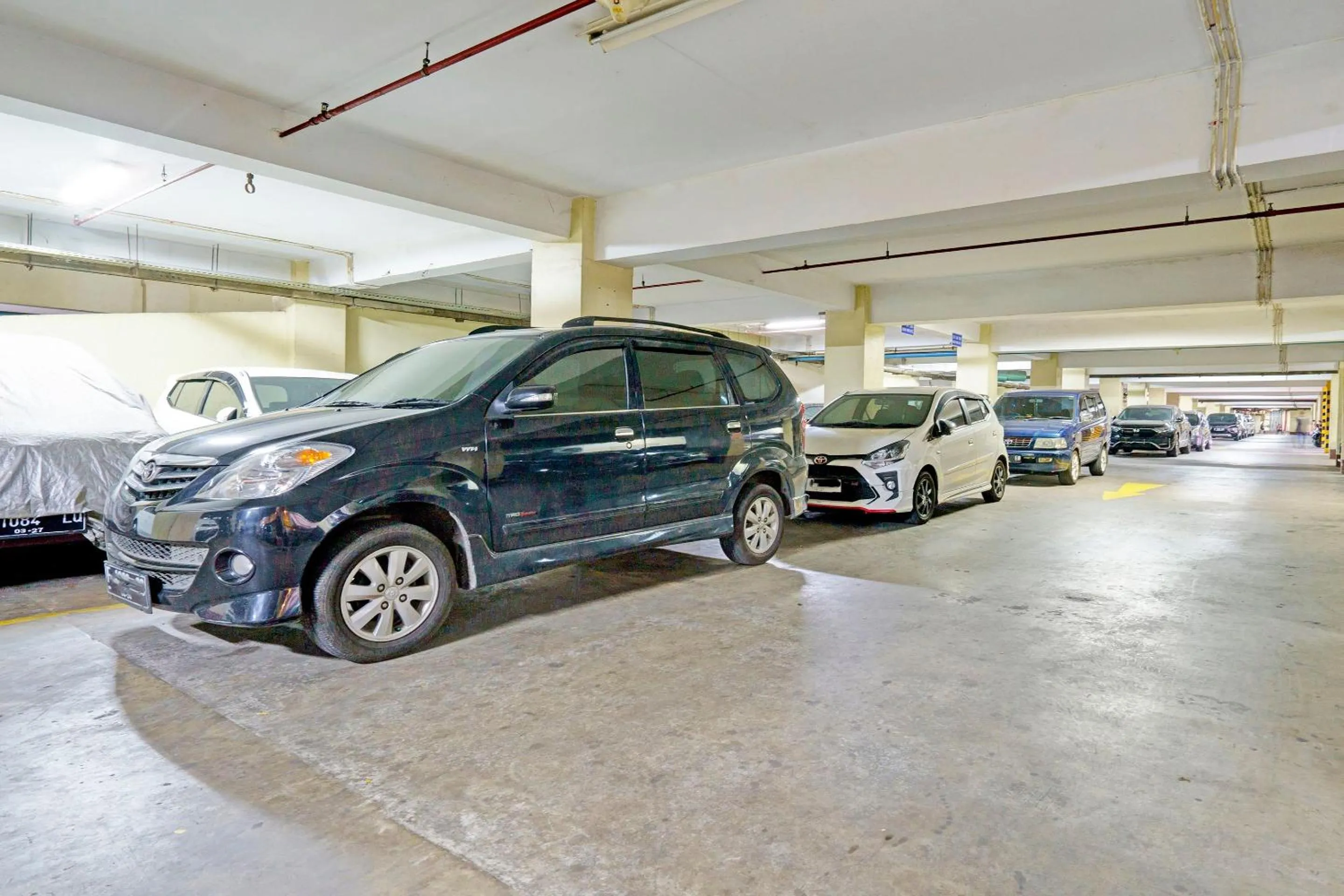 Facade/entrance in OYO Life 92949 Apartemen Gateway Cicadas By Qq Rent